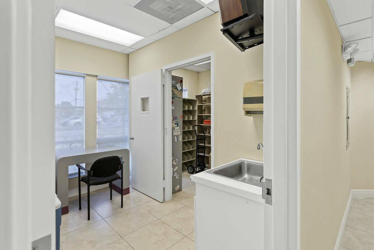 100 E Commercial Boulevard Property Photo 6