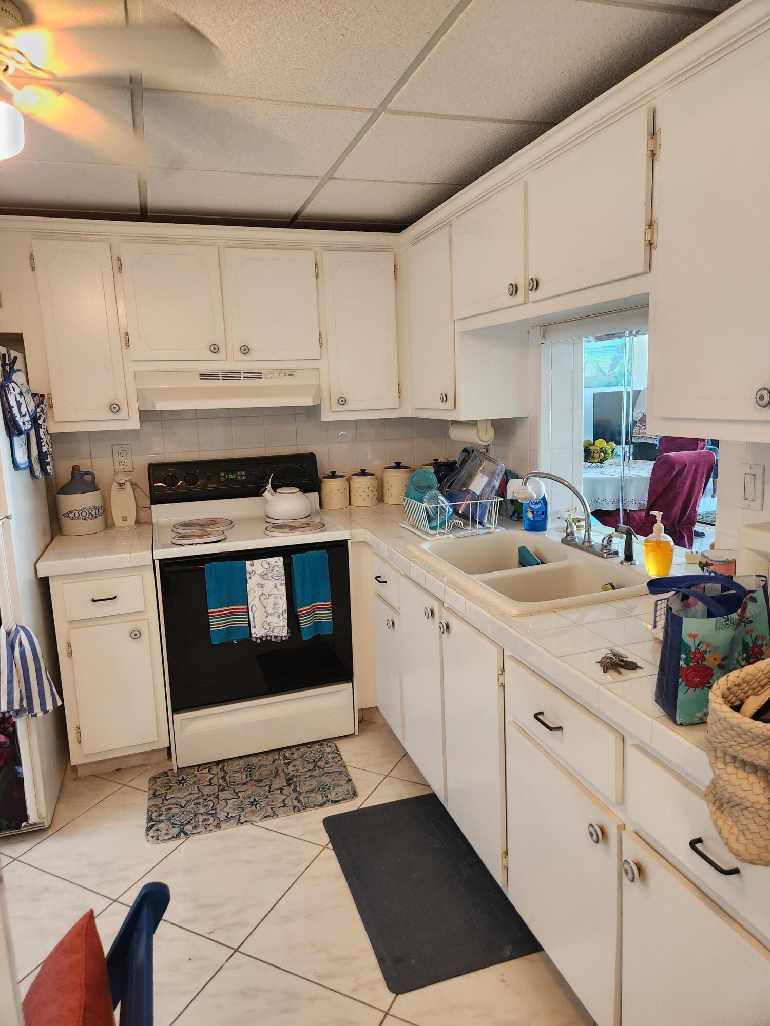 1893 S Ocean Drive 511 Property Photo 7