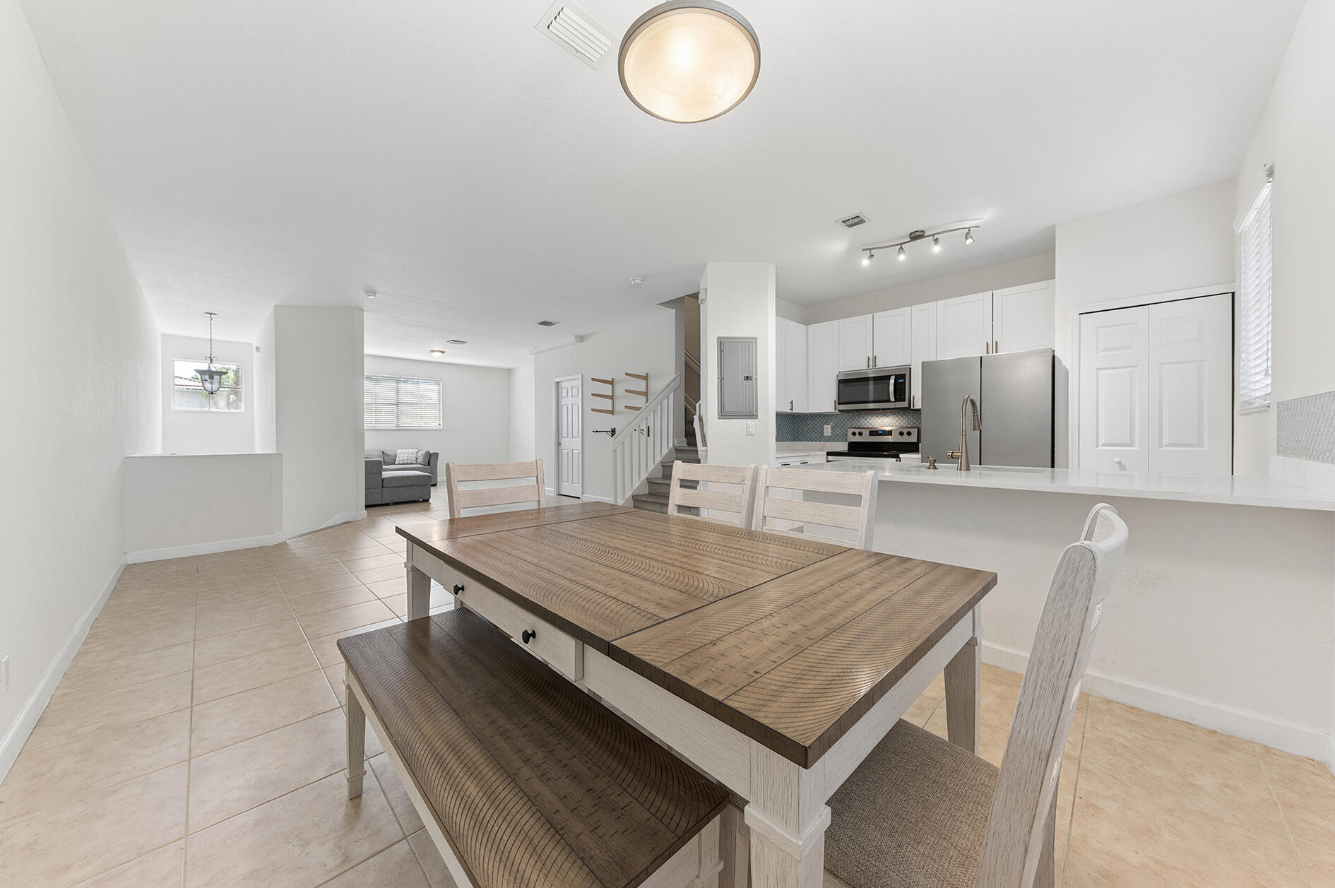 428 Bayfront Drive Property Photo 4