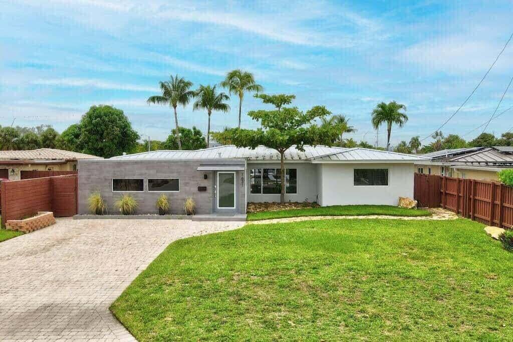 1631 Poinsettia Drive Property Photo 3
