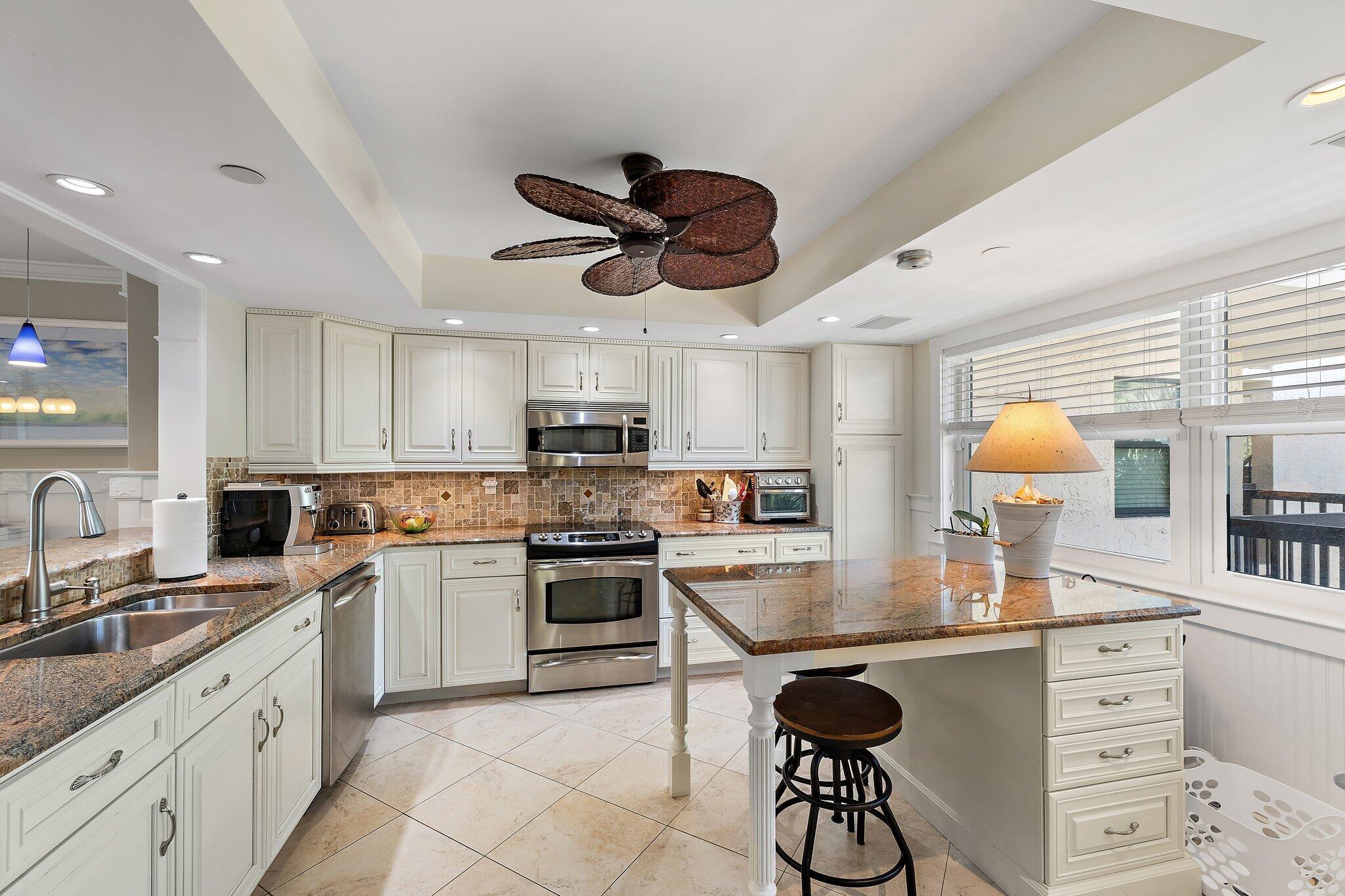 374 Golfview Road 405 Property Photo 6