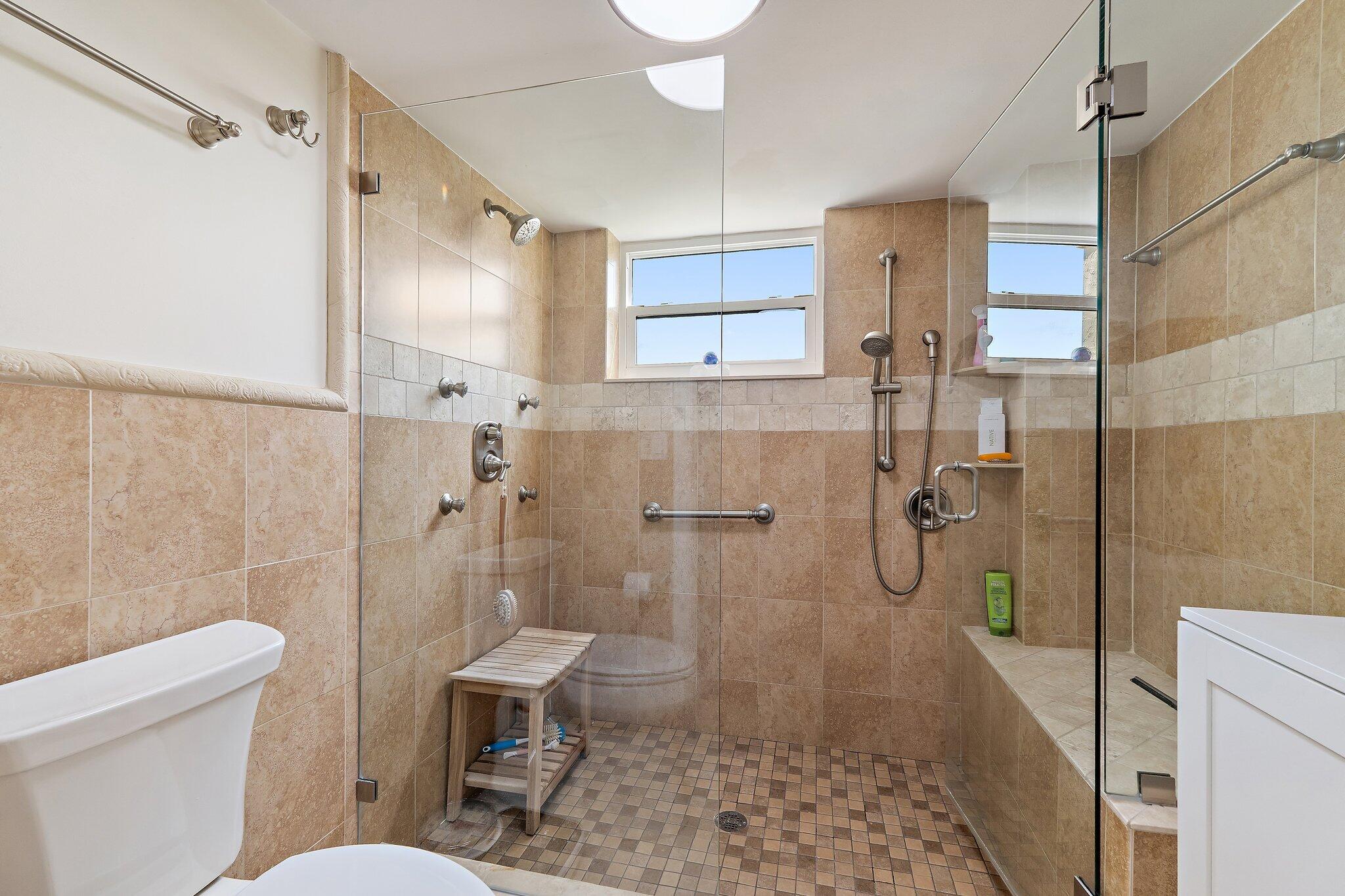 374 Golfview Road 405 Property Photo 12