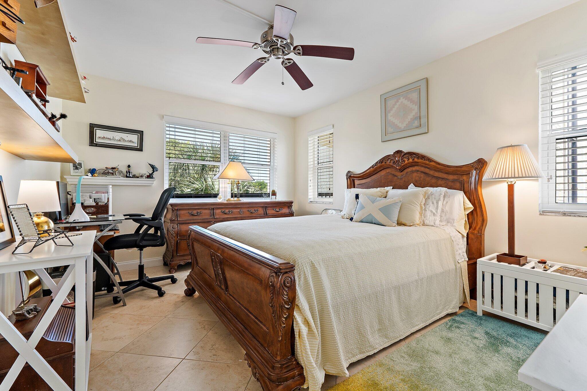 374 Golfview Road 405 Property Photo 13