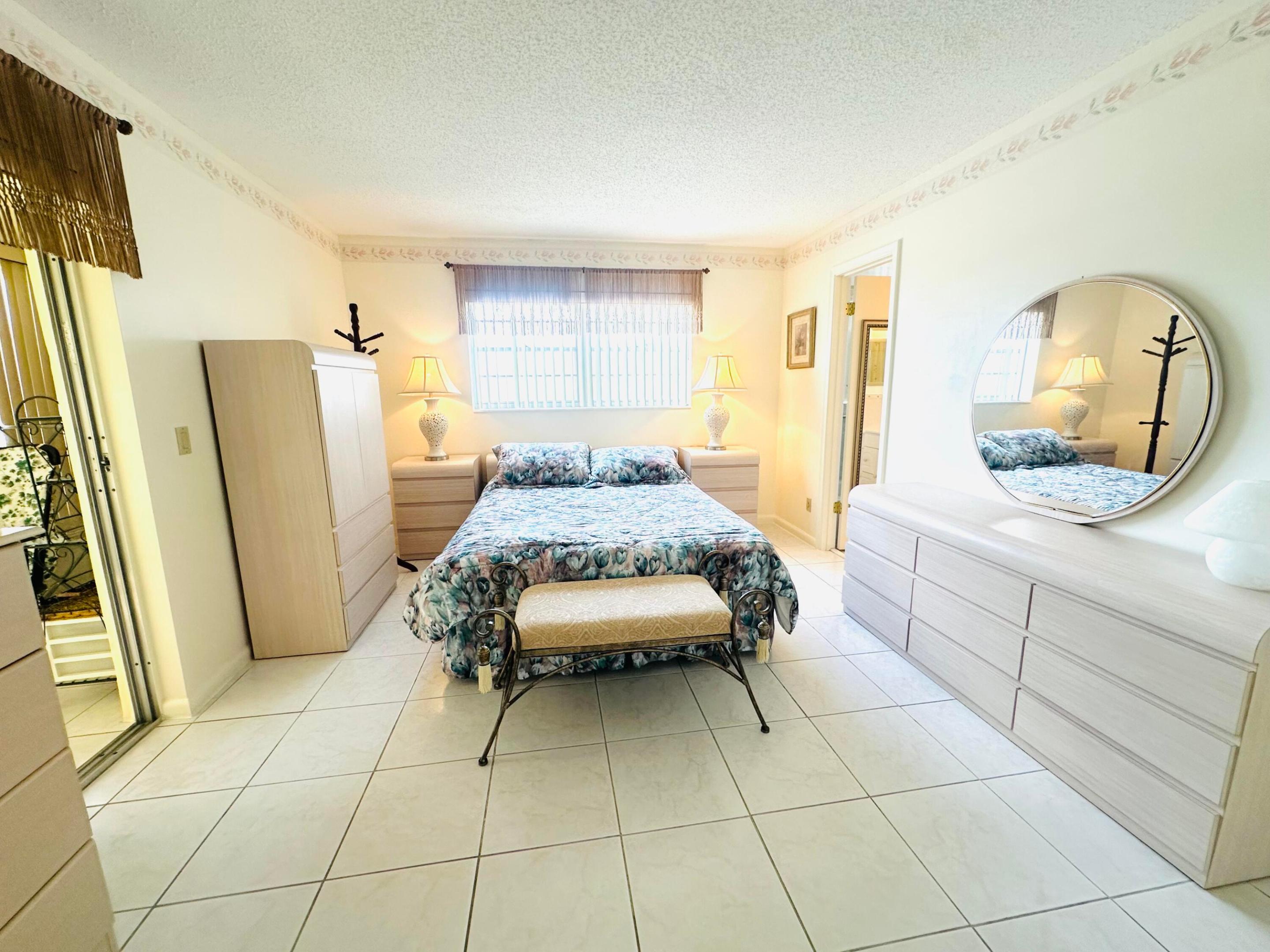 41 Lyndhurst B Property Photo 16