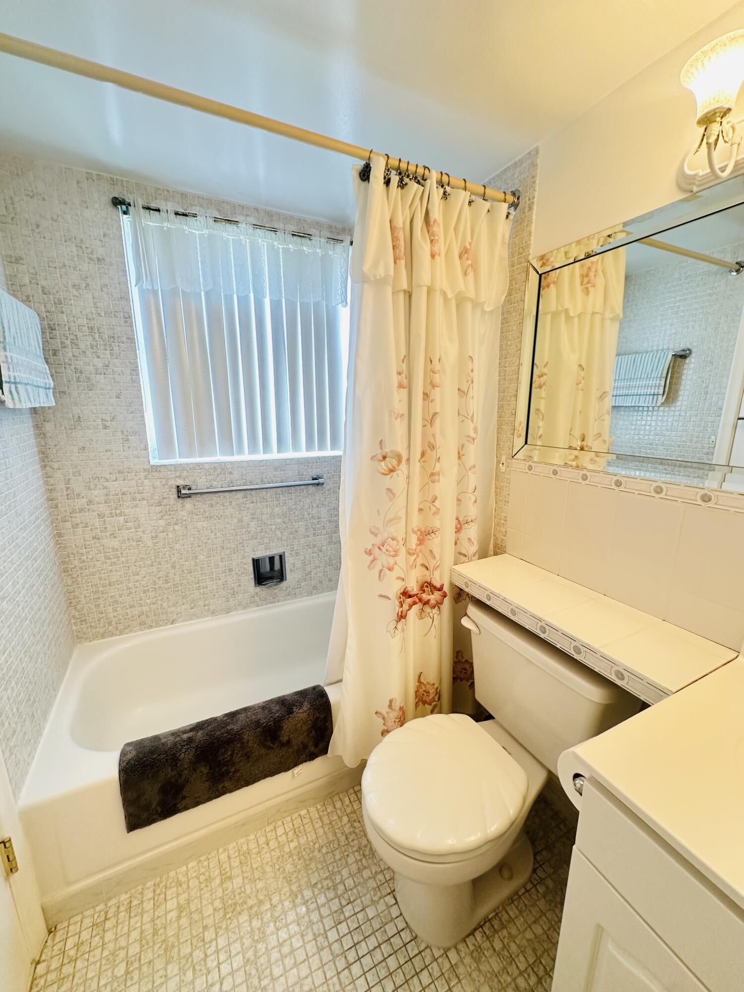 41 Lyndhurst B Property Photo 18