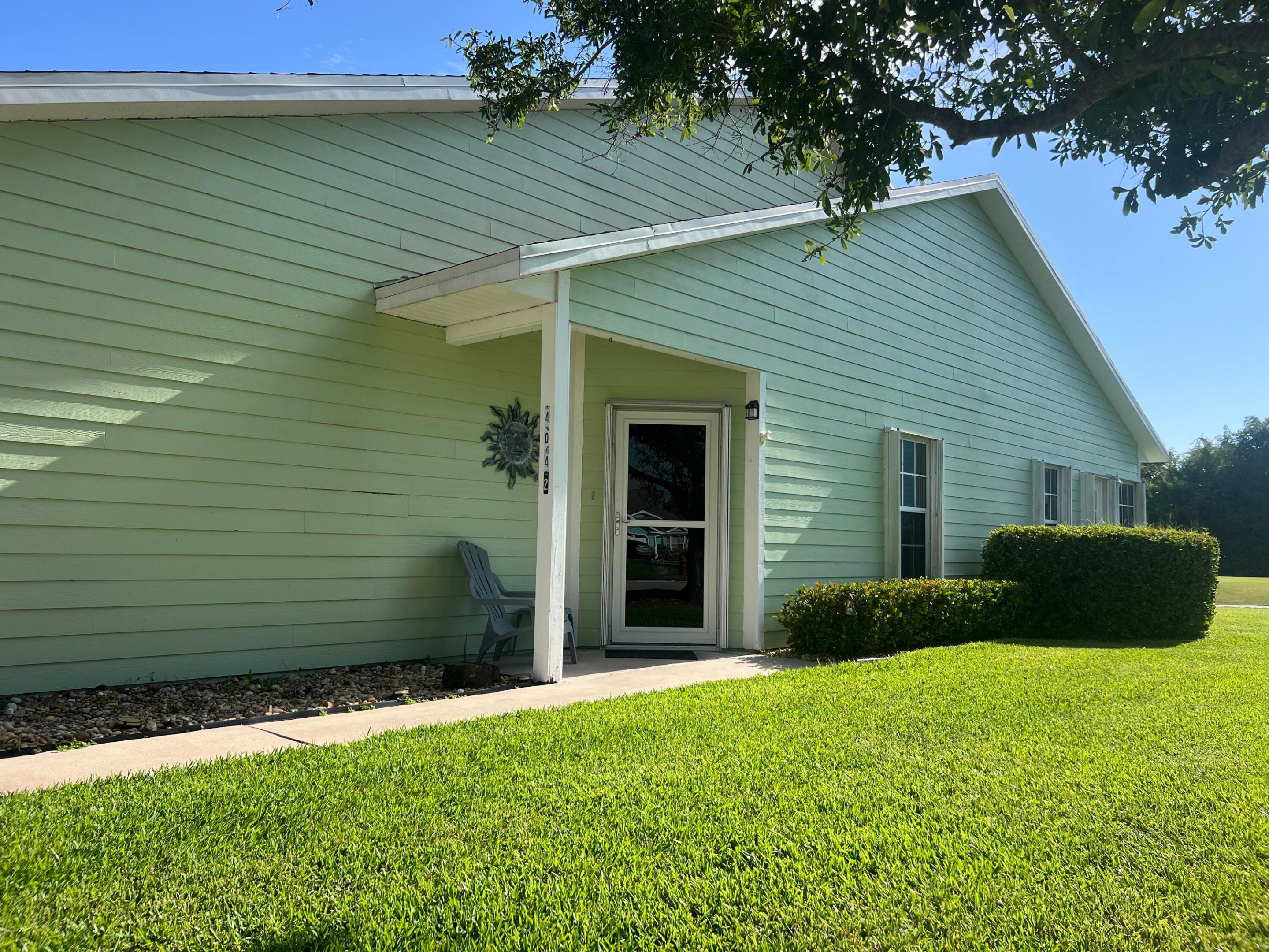4042 Gator Trace Road Property Photo 2