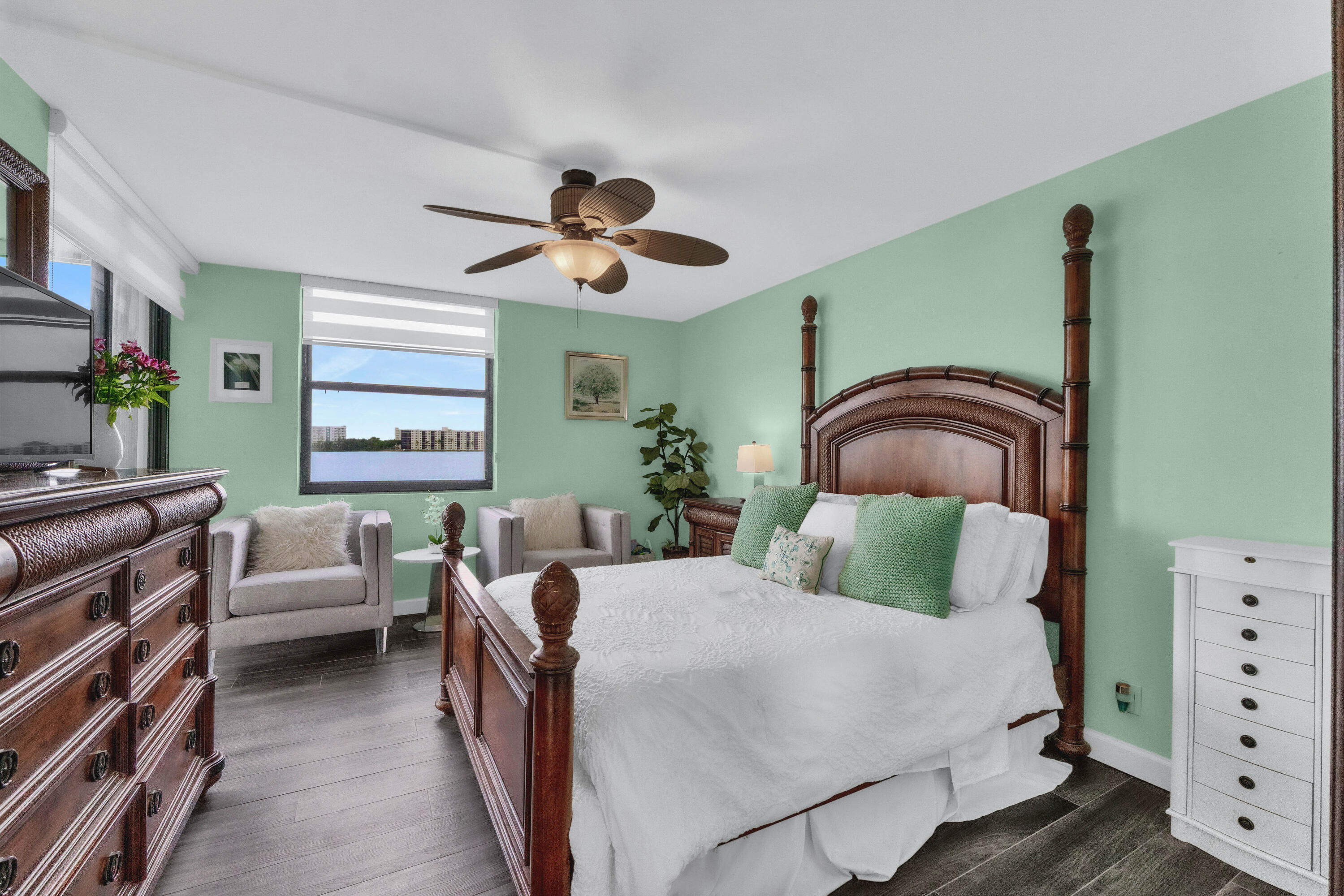 116 Lake Emerald Drive 101 Property Photo 11