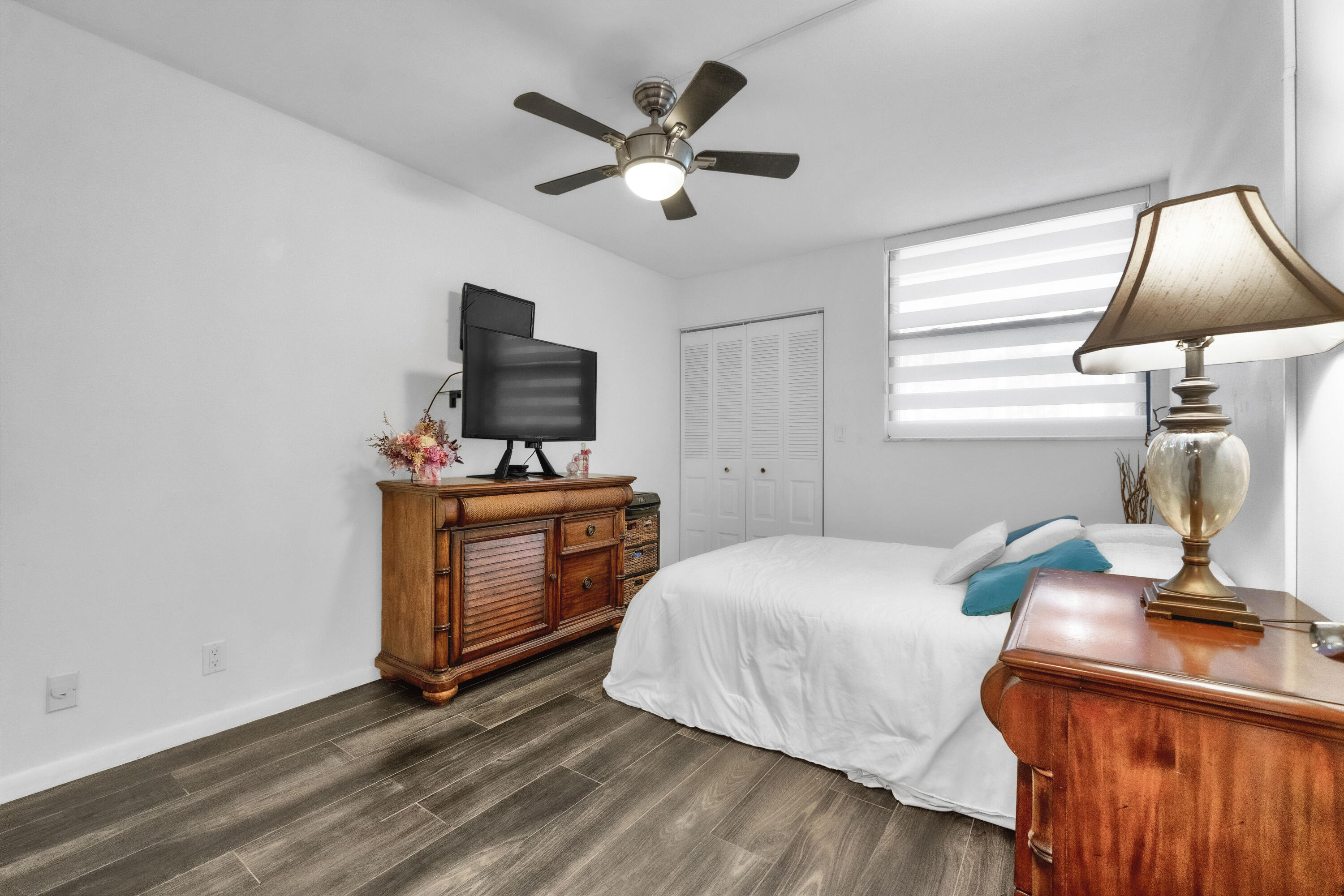 116 Lake Emerald Drive 101 Property Photo 14