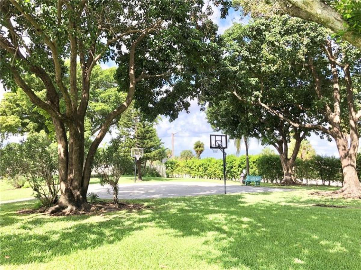 116 Lake Emerald Drive 101 Property Photo 37