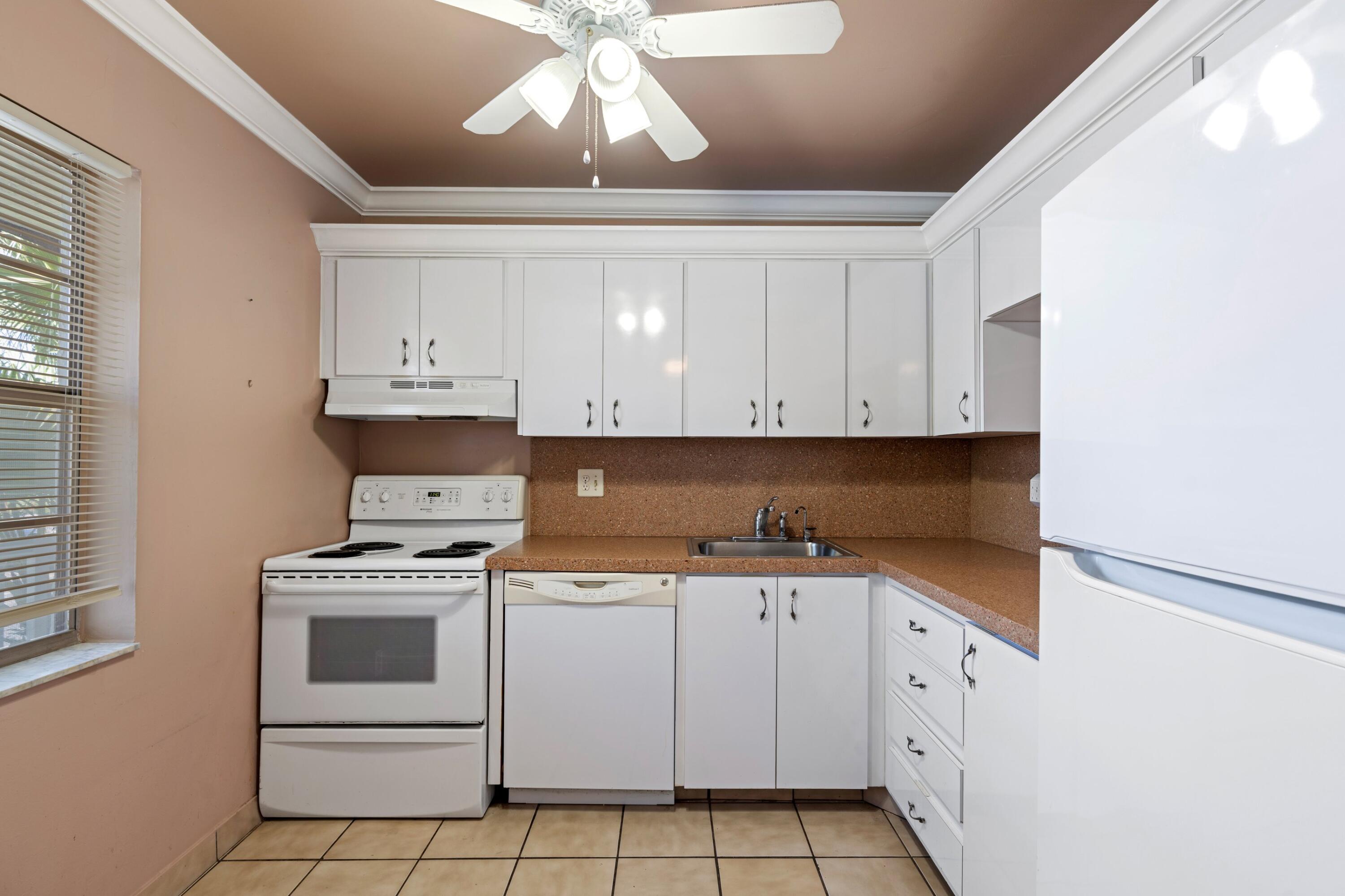 6 Abbey Lane 206 Property Photo 7