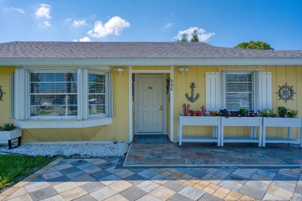 888 Ne Maranta Terrado Property Photo 3