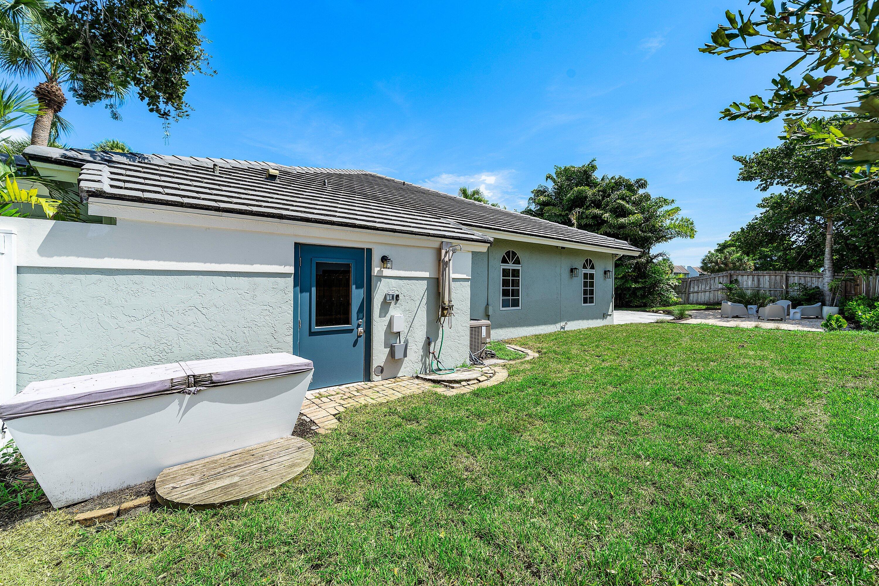 2815 Hampton Circle E Property Photo 10