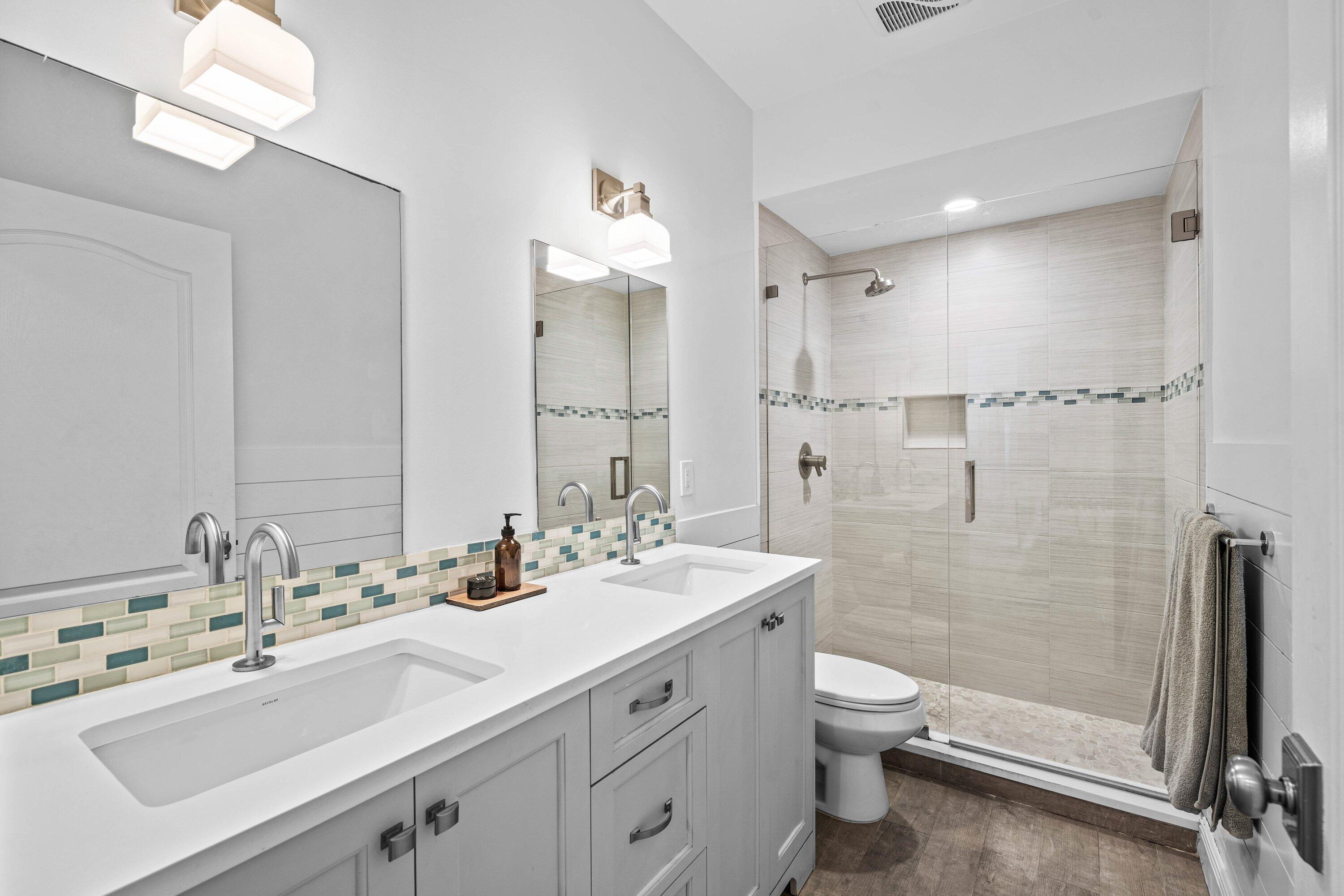 2815 Hampton Circle E Property Photo 20