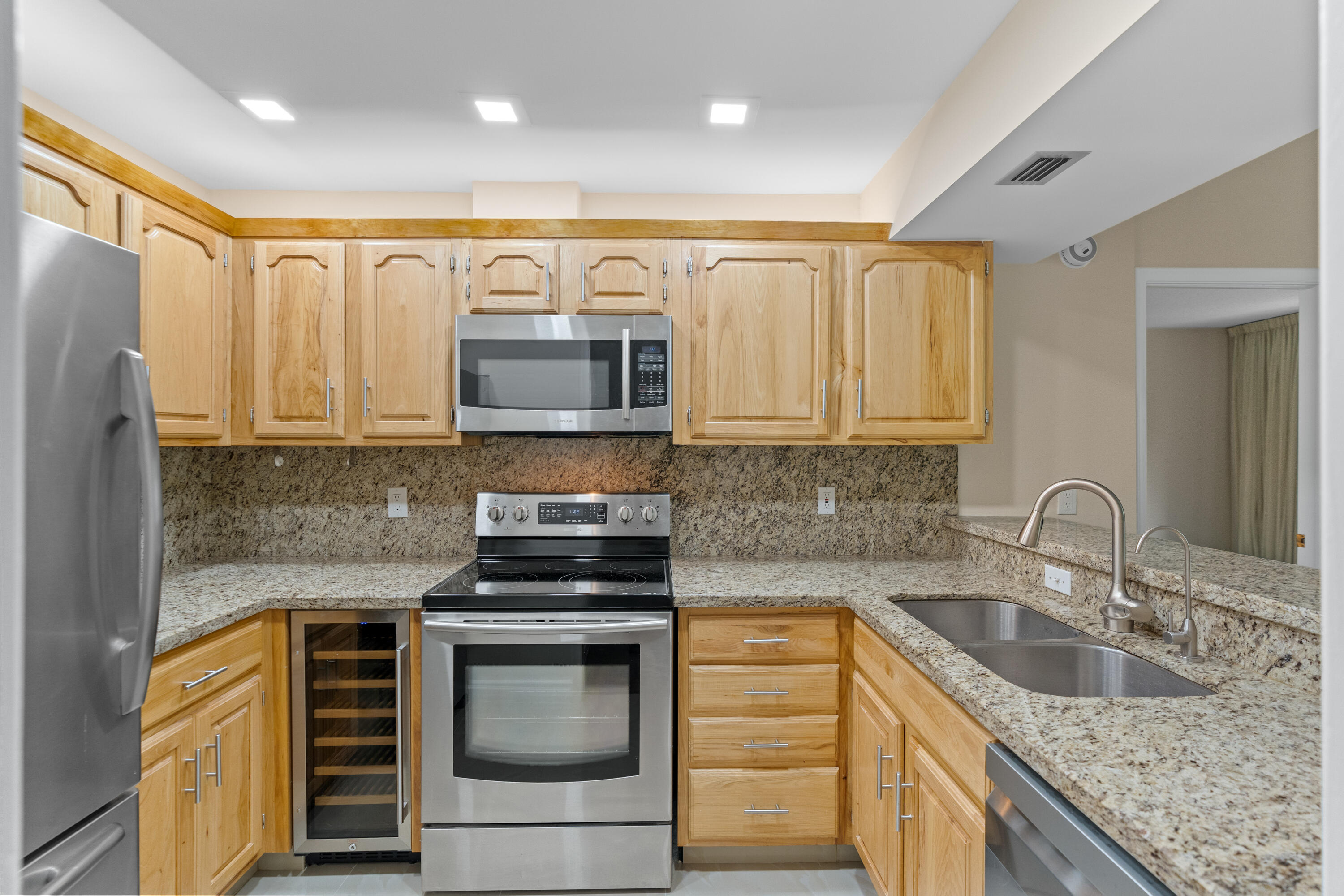 1630 S Ocean Lane 235 Property Photo 21