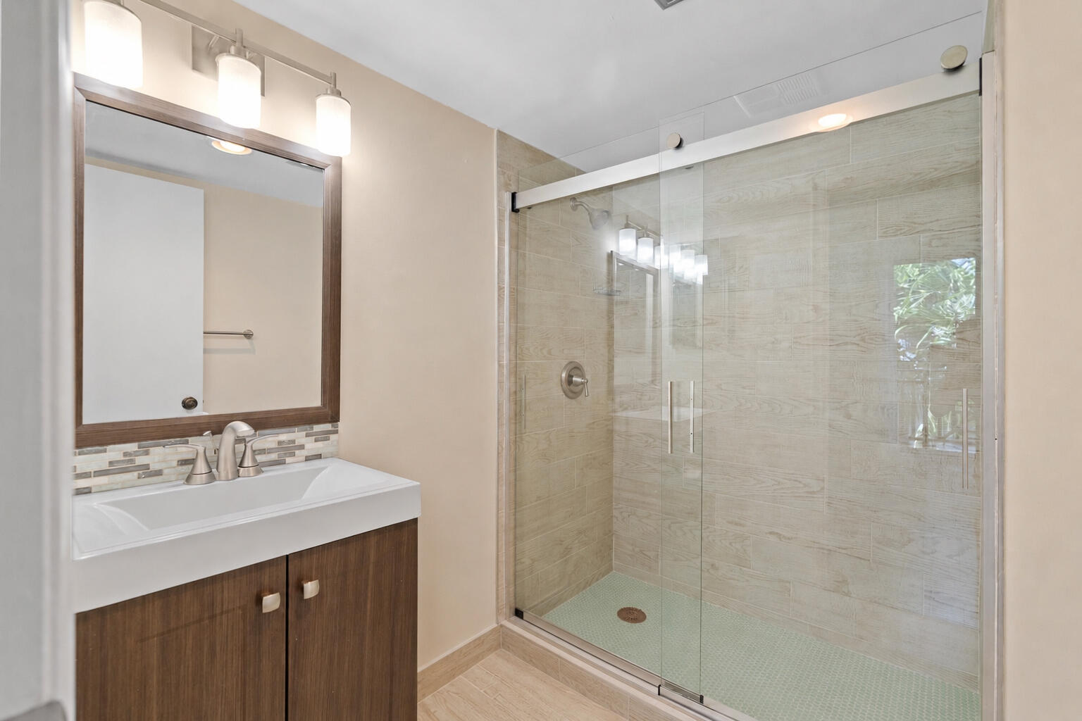 1630 S Ocean Lane 235 Property Photo 28