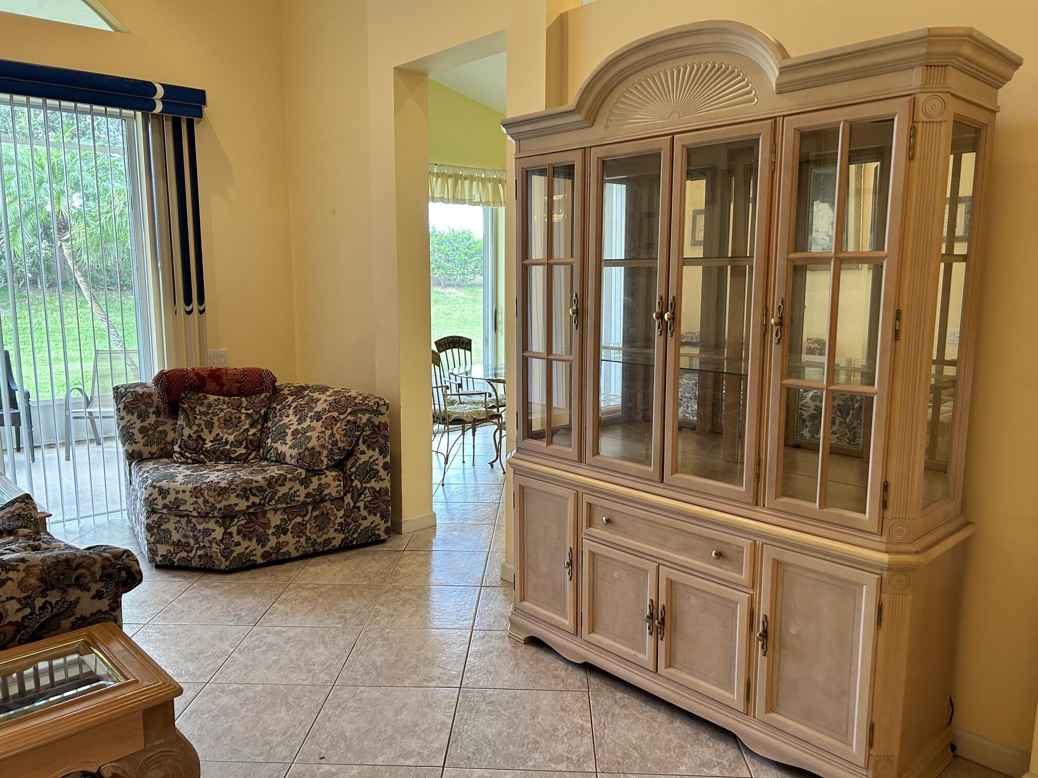 438 Sunview Way Property Photo 6