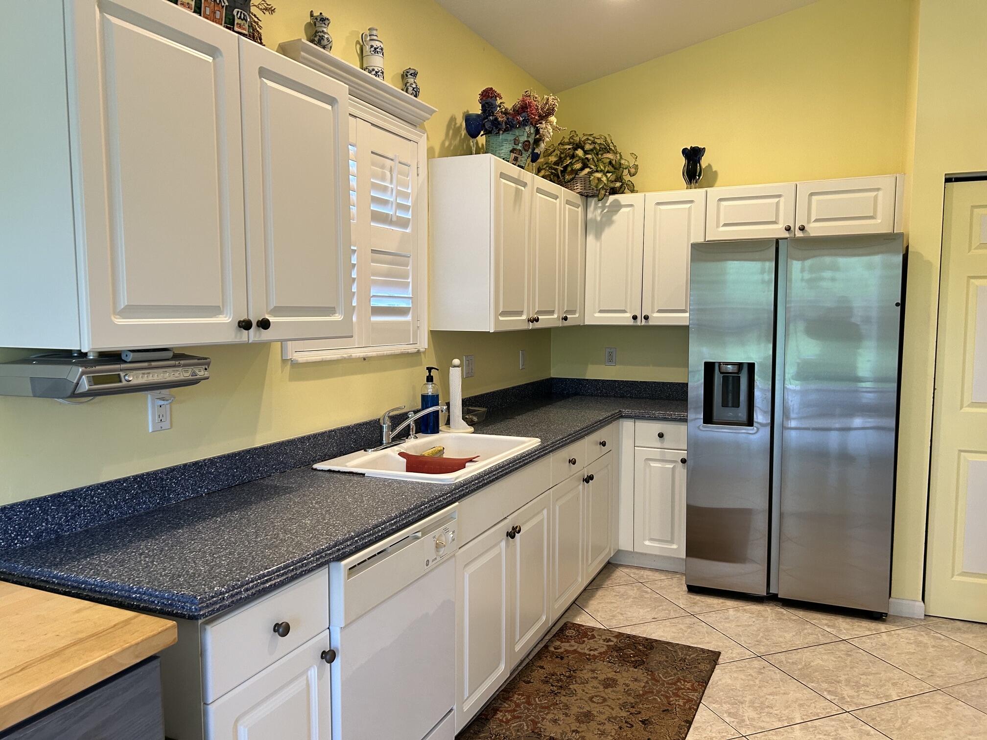 438 Sunview Way Property Photo 7