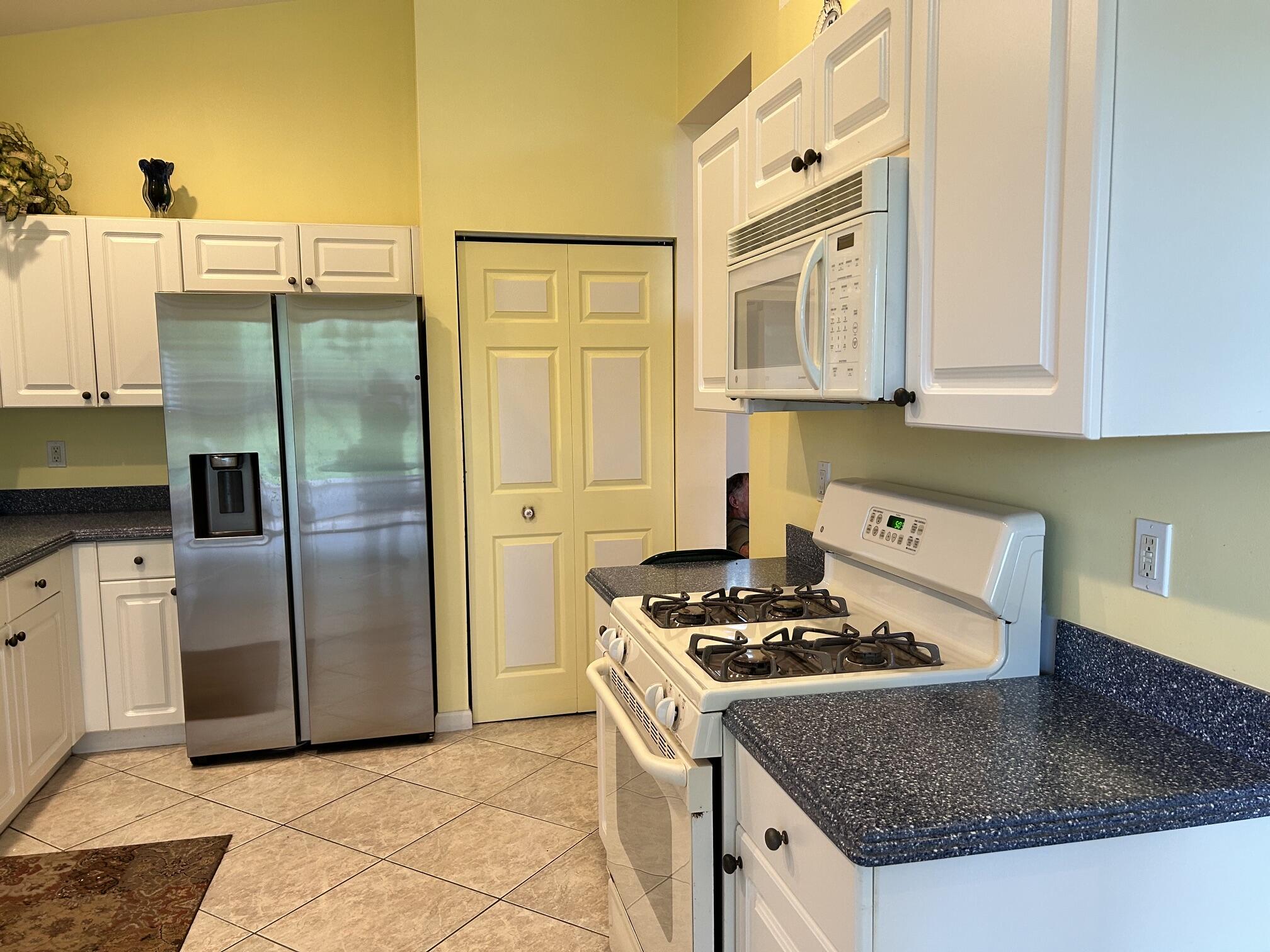 438 Sunview Way Property Photo 8