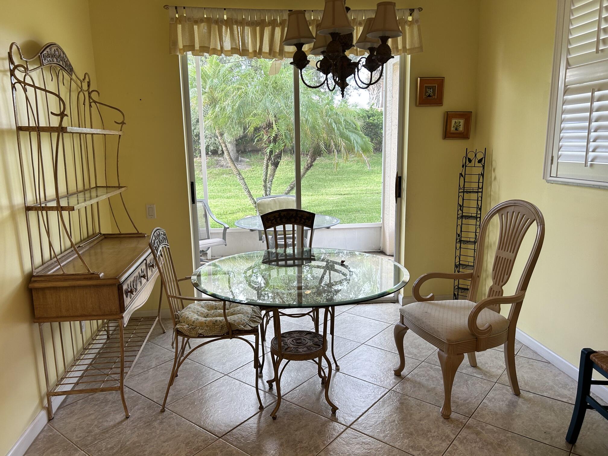438 Sunview Way Property Photo 10