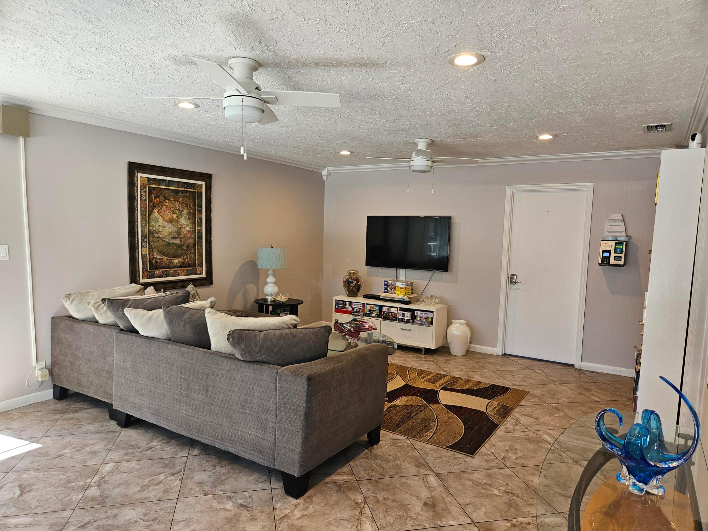 669 W Oakland Park Boulevard W 205b Property Photo 13