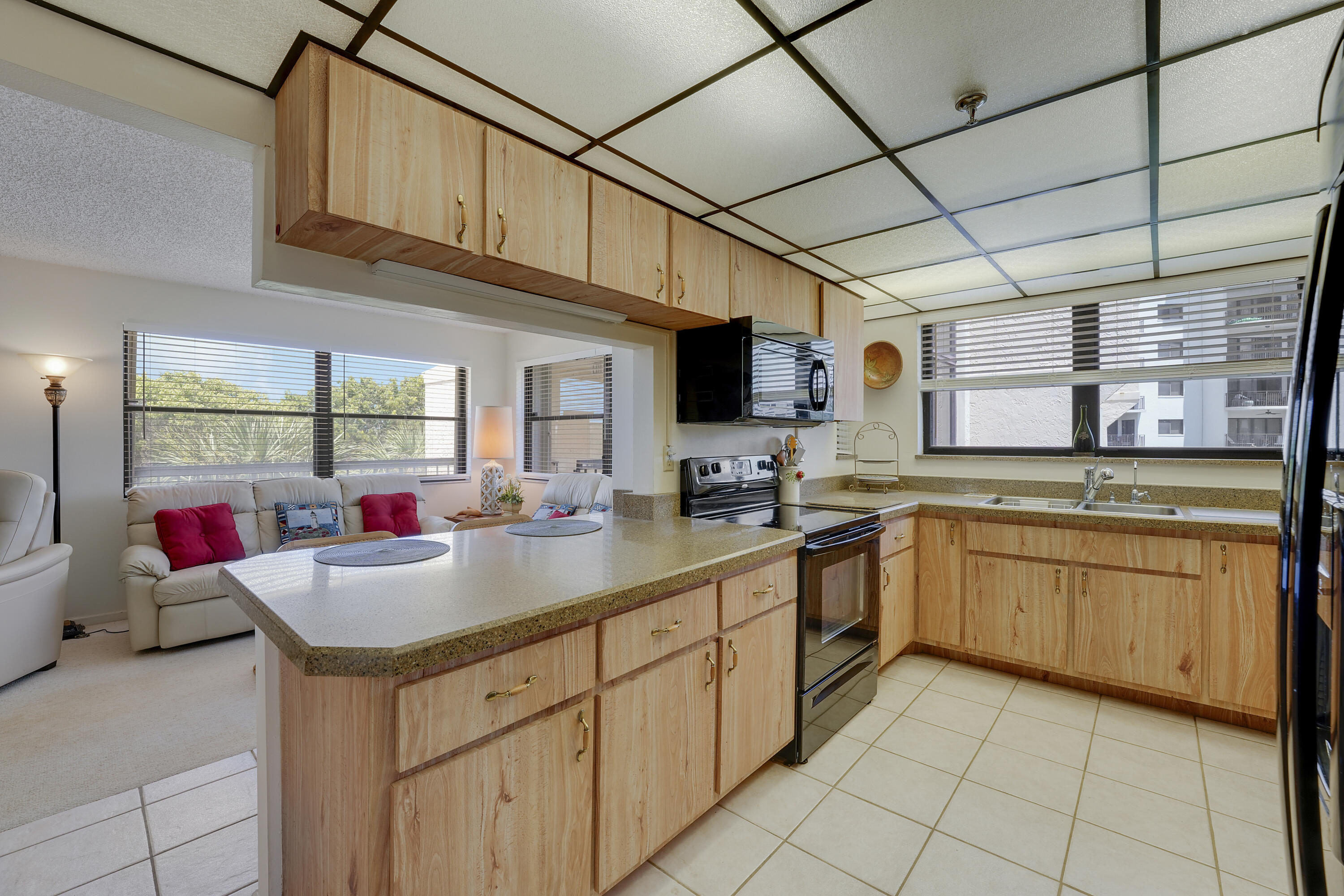 372 Golfview Road 403 Property Photo 7