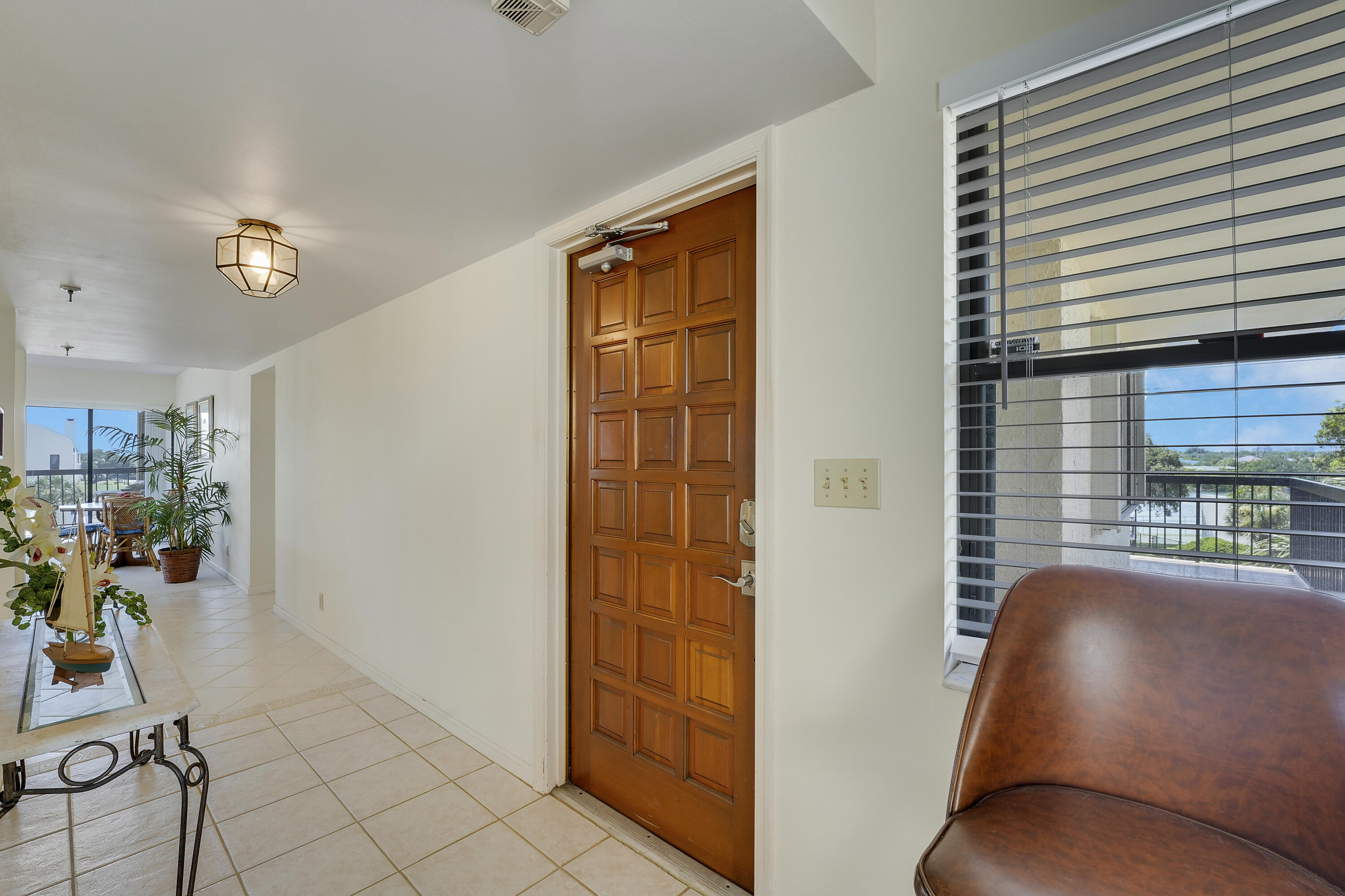 372 Golfview Road 403 Property Photo 8