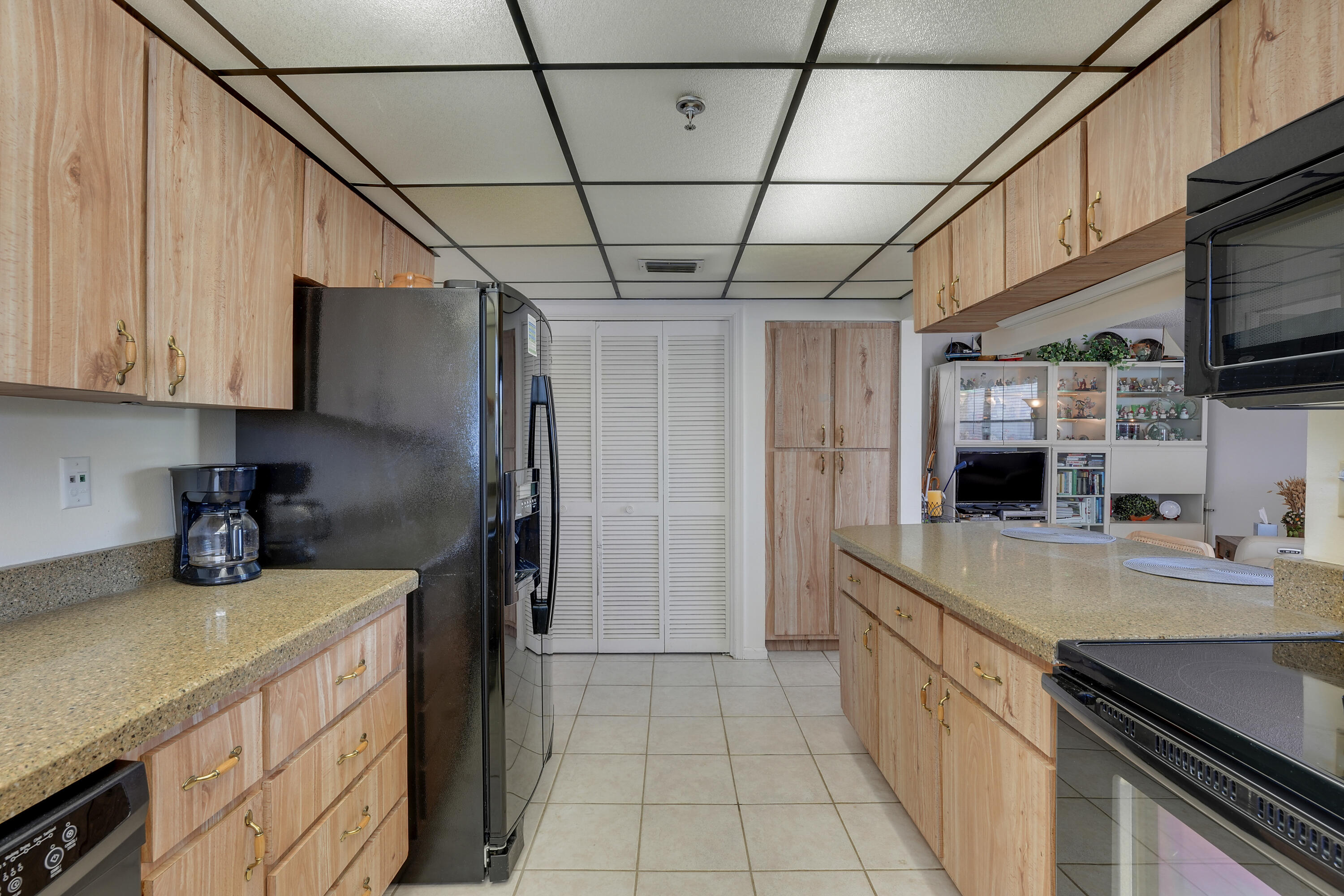 372 Golfview Road 403 Property Photo 22