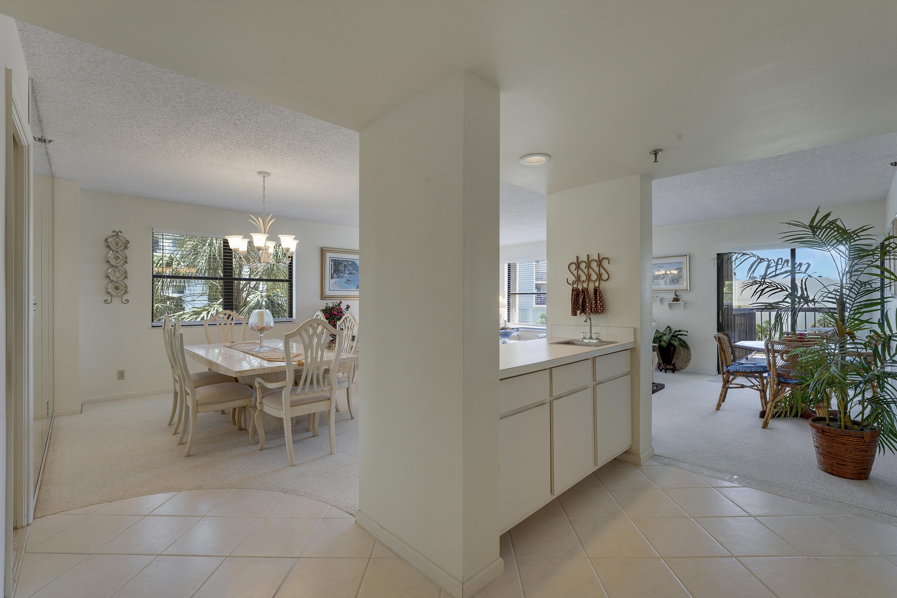 372 Golfview Road 403 Property Photo 24