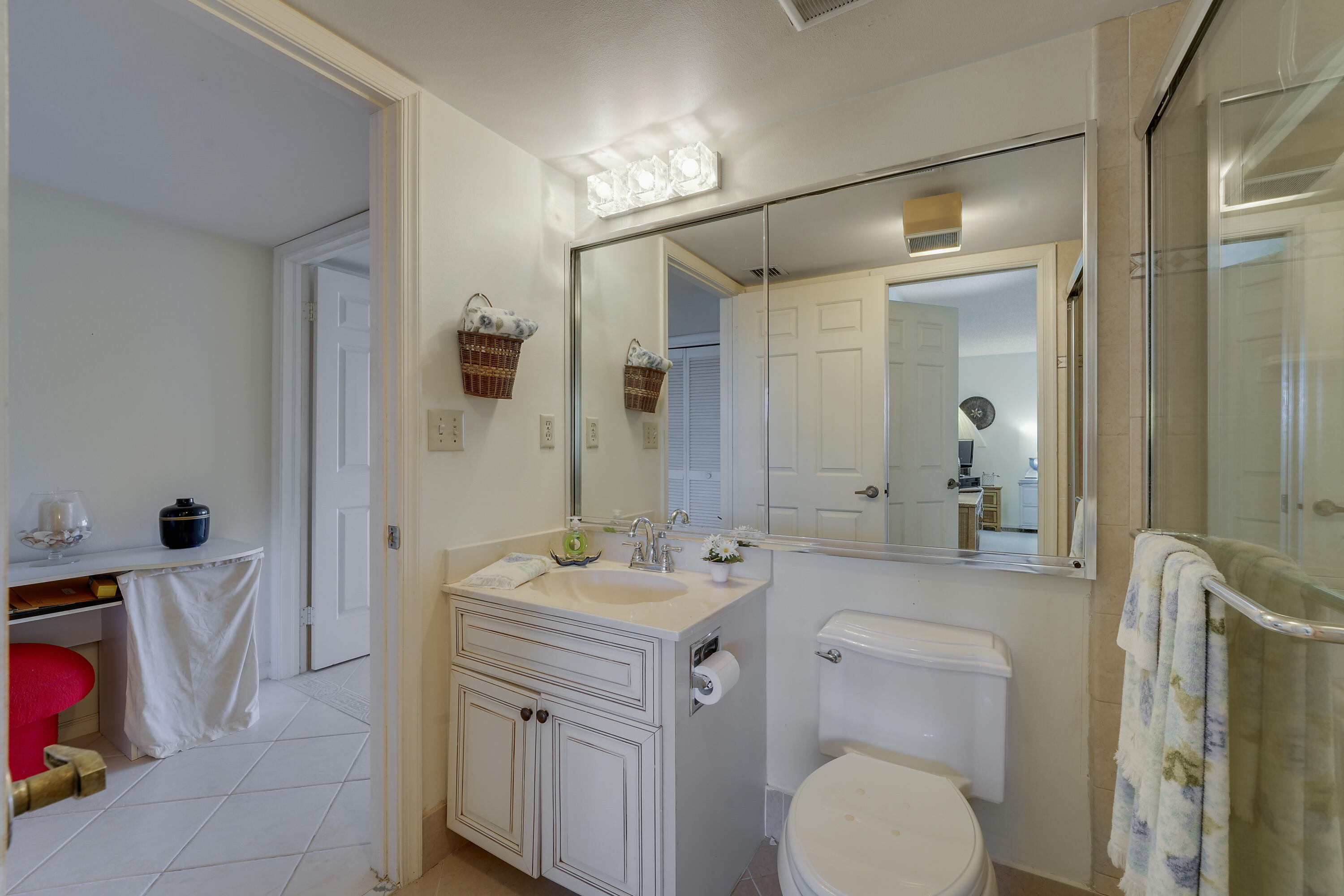 372 Golfview Road 403 Property Photo 32