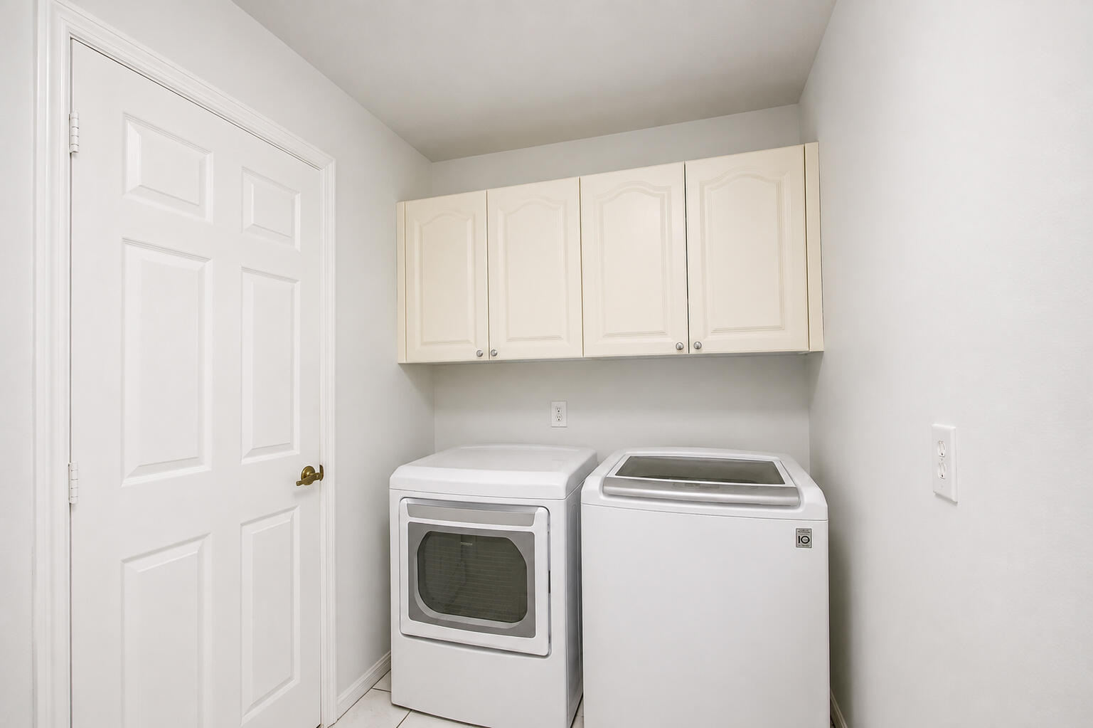 488 Arbor Street Property Photo 23