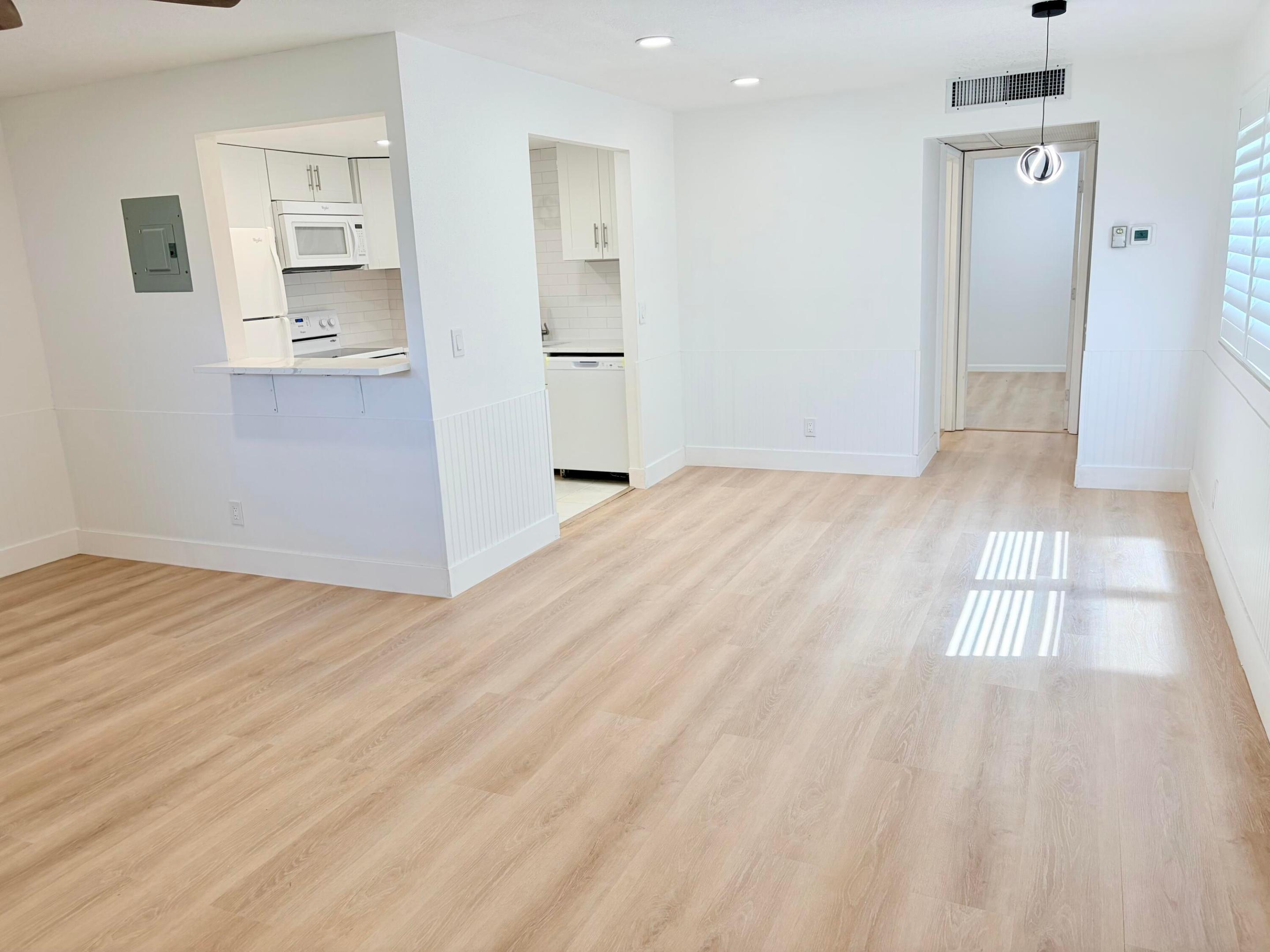 251 Flanders F Property Photo 3