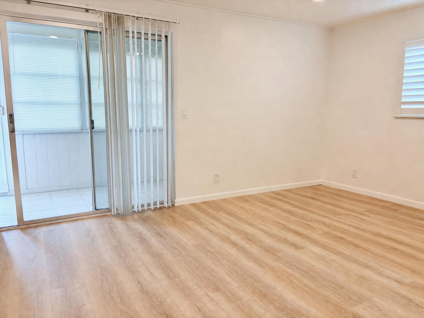 251 Flanders F Property Photo 6