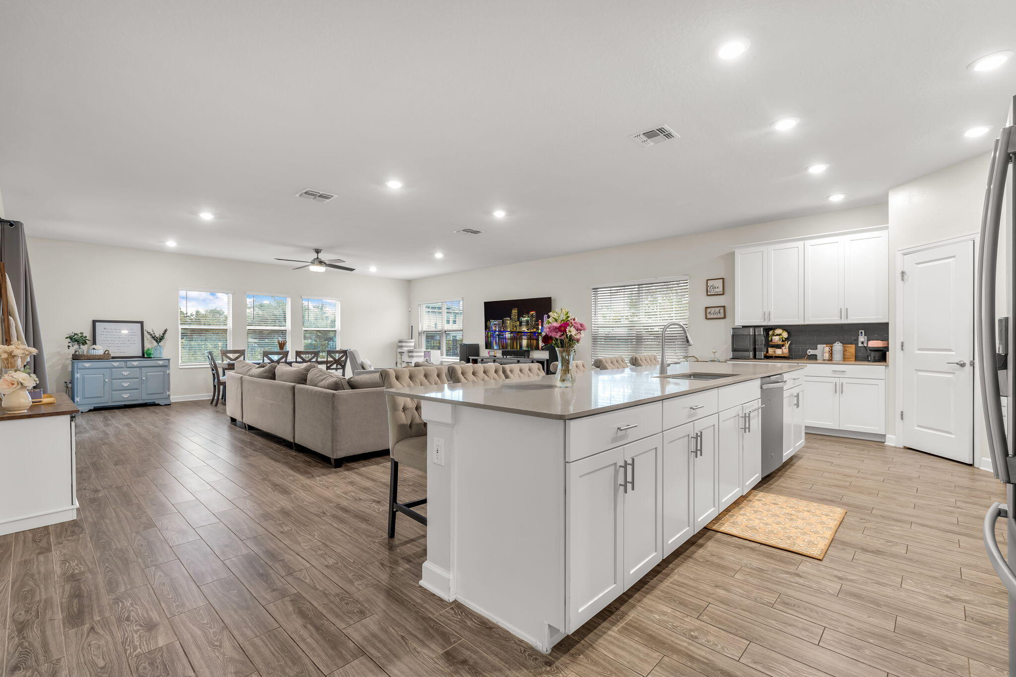 12175 Imaginary Way Property Photo 4
