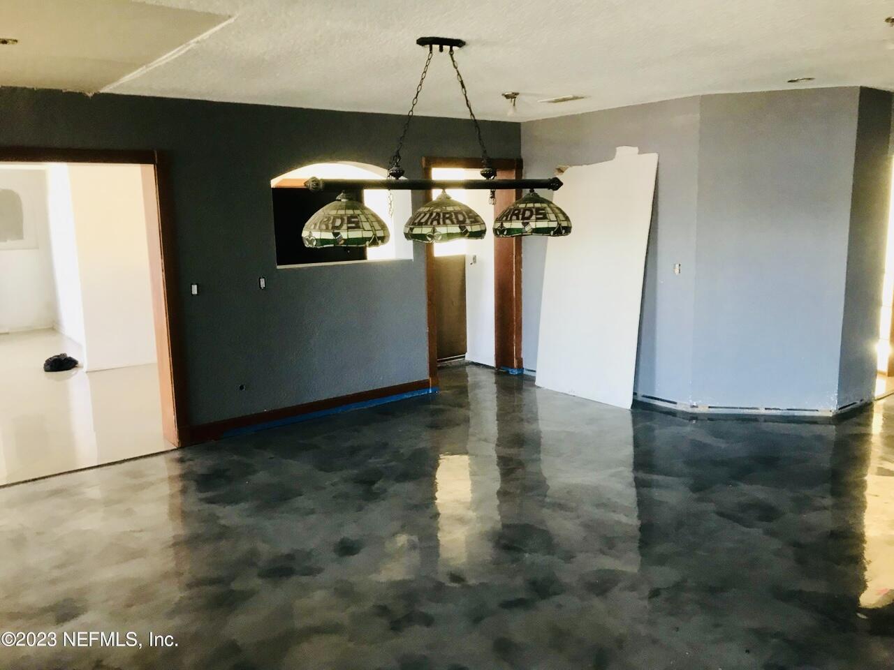8063 Appian Way W Property Photo 14