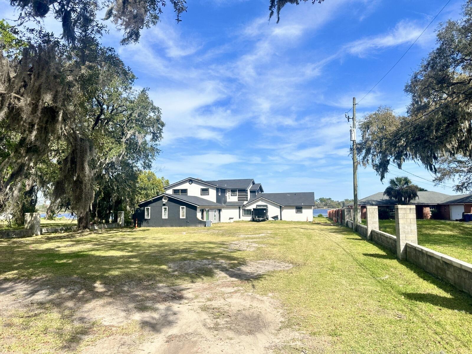 8063 Appian Way W Property Photo 19