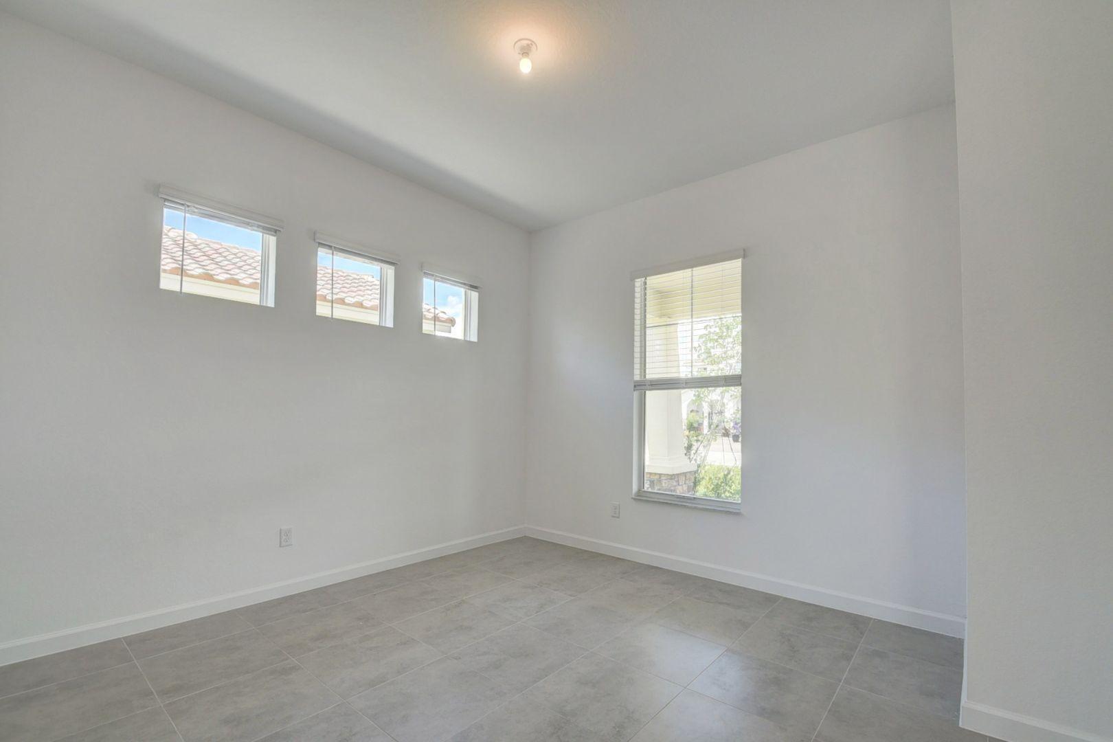 1000 Sterling Pine Place Property Photo 2