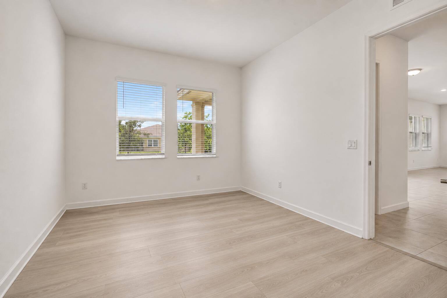 1000 Sterling Pine Place Property Photo 9