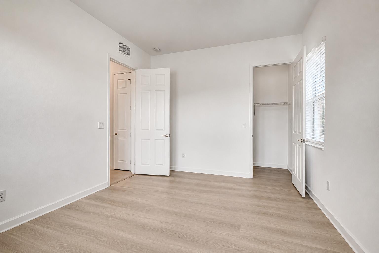 1000 Sterling Pine Place Property Photo 10