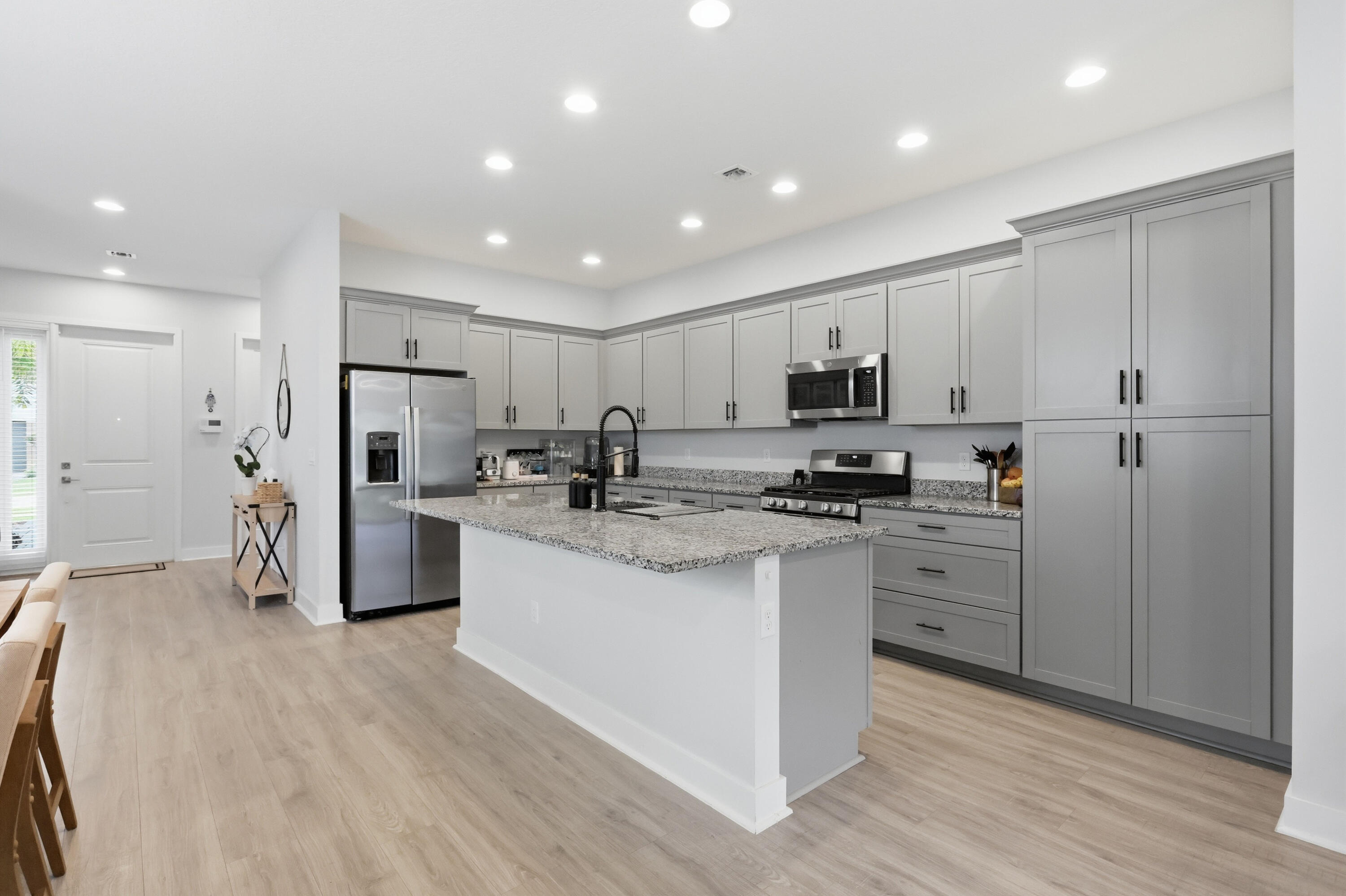 16210 Sandy Shore Drive Property Photo 3