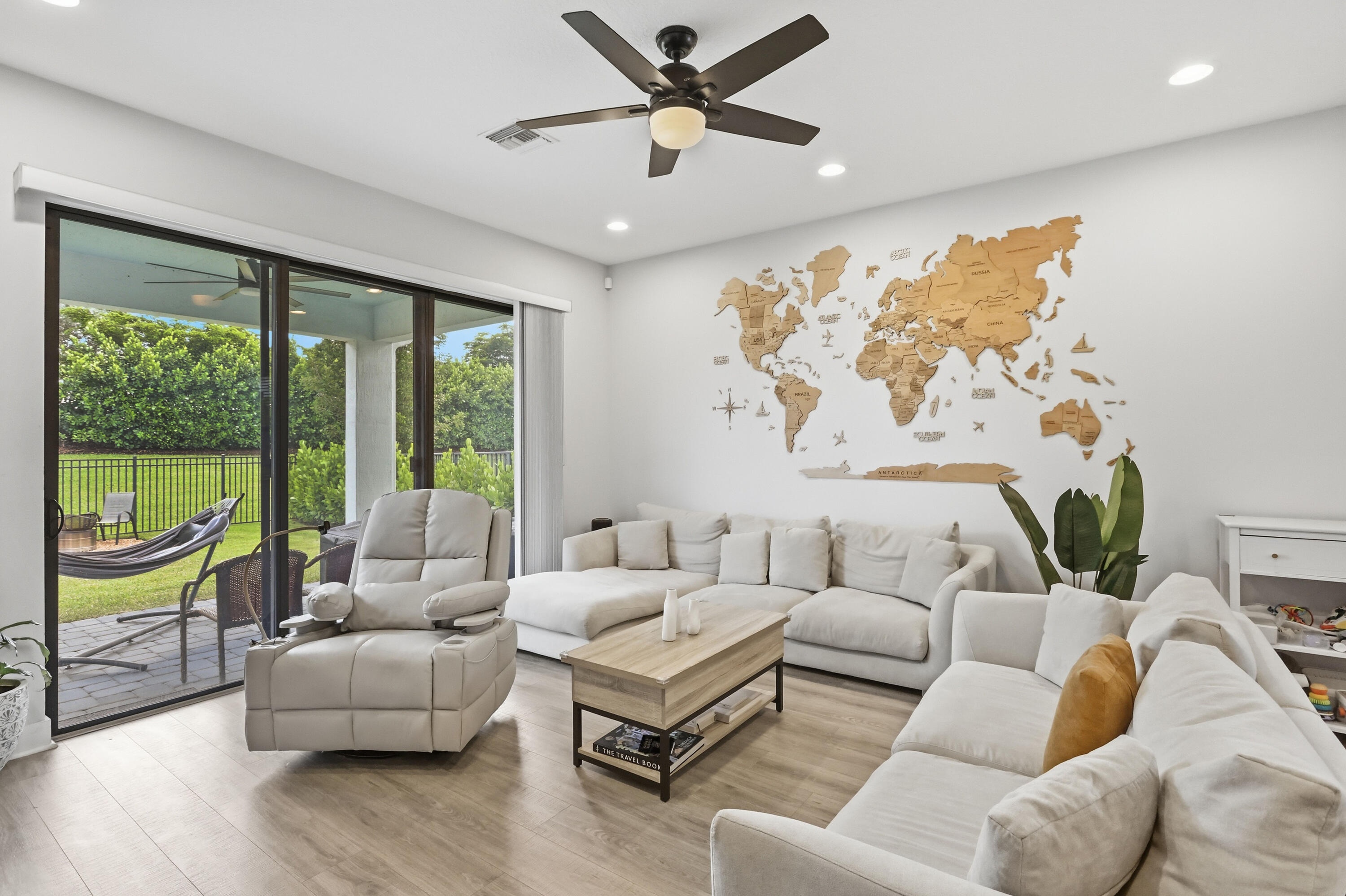 16210 Sandy Shore Drive Property Photo 17