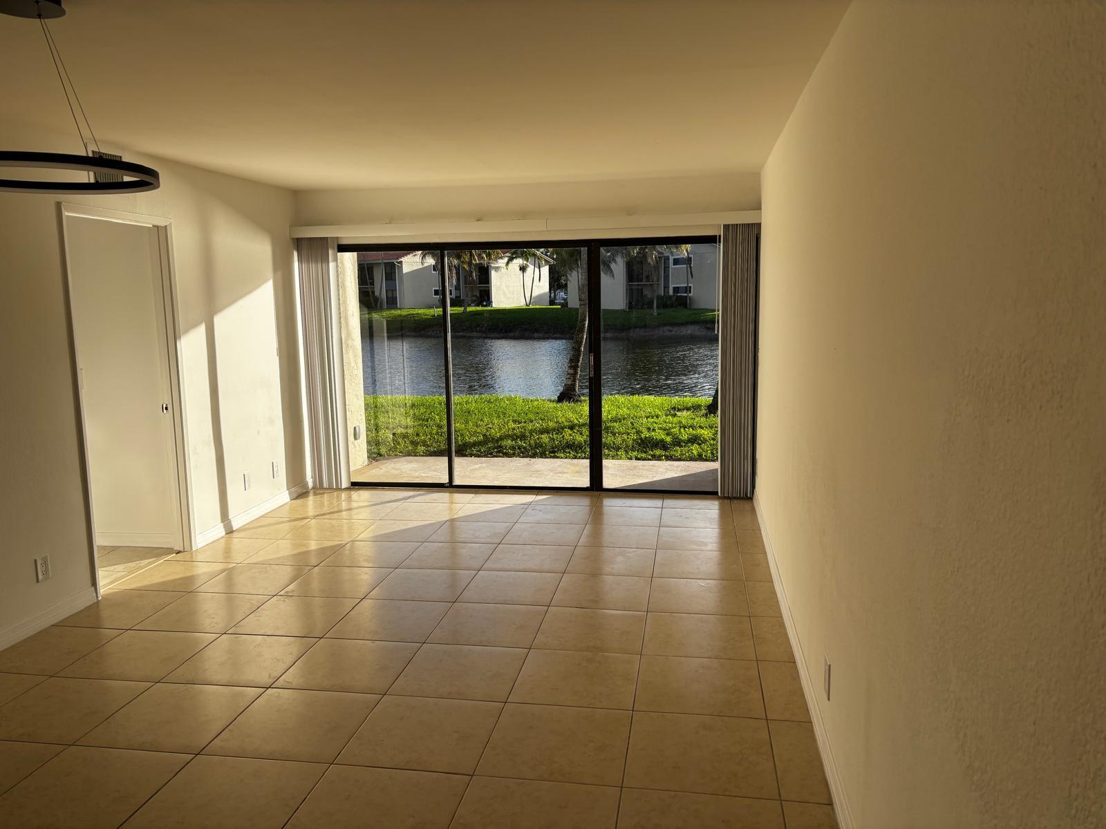 1515 Lake Crystal Drive B Property Photo 7