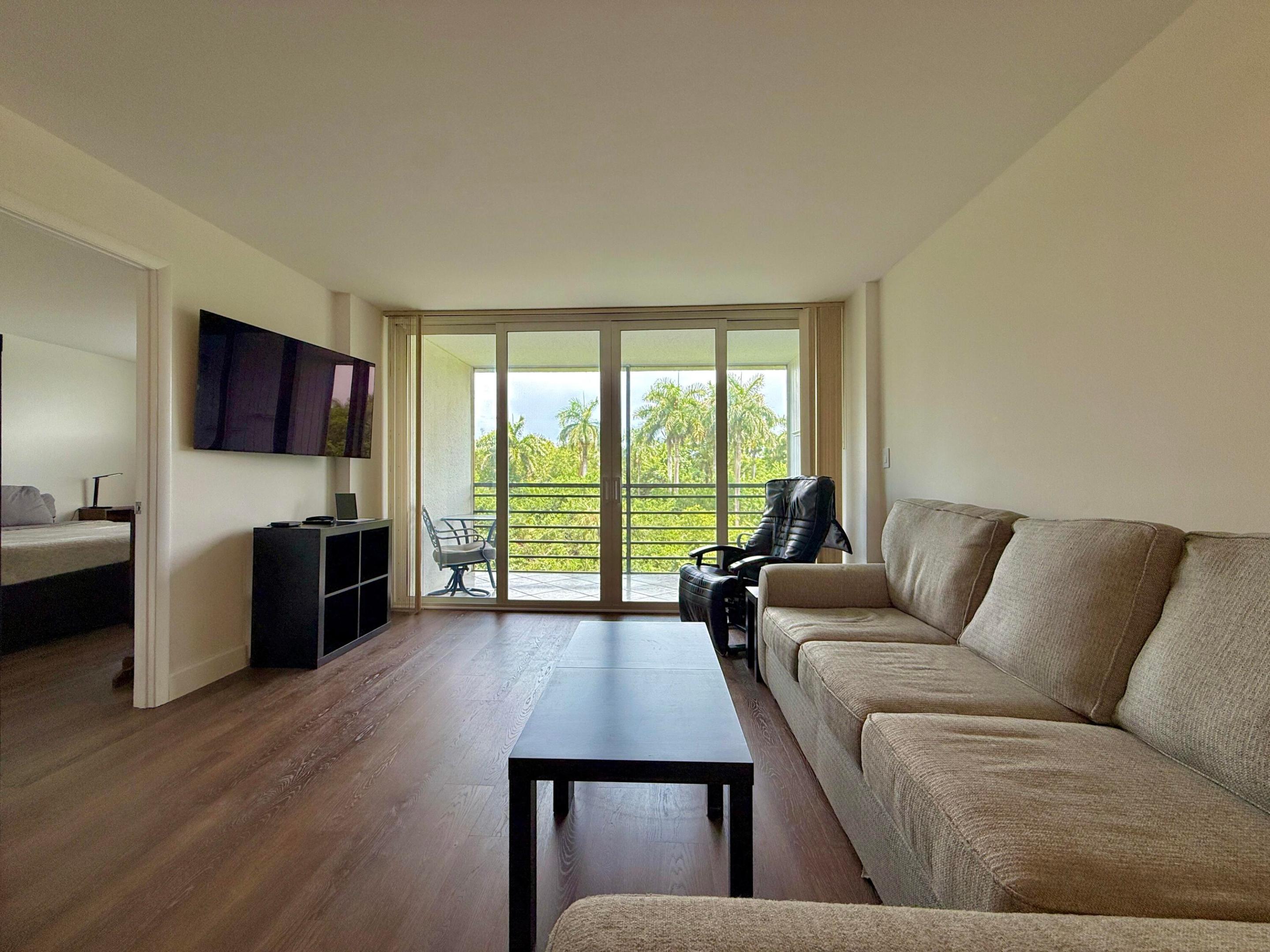 102 Royal Pk Drive 4c Property Photo 6