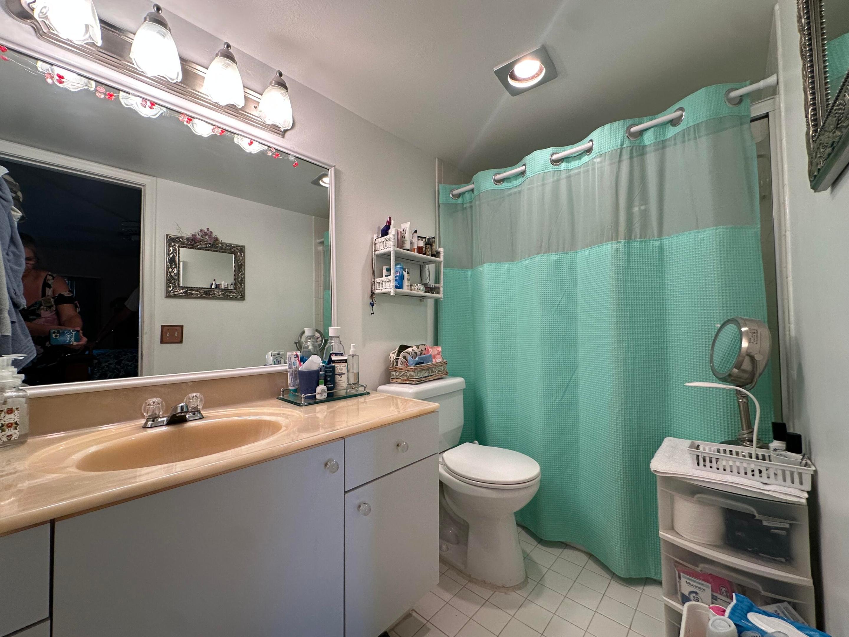 1901 Bermuda Circle B1 Property Photo 9