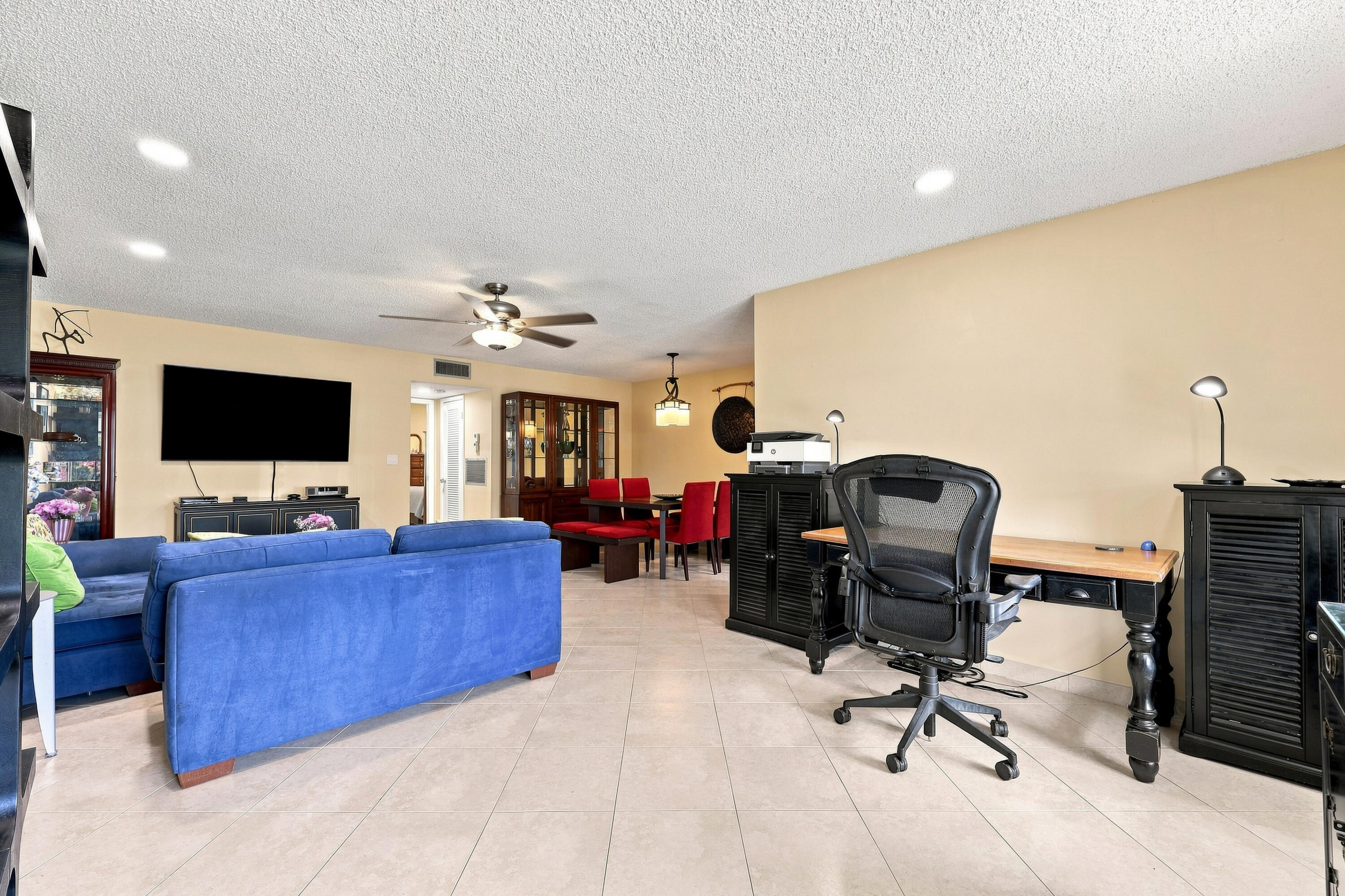 415 High Point Boulevard B Property Photo 4