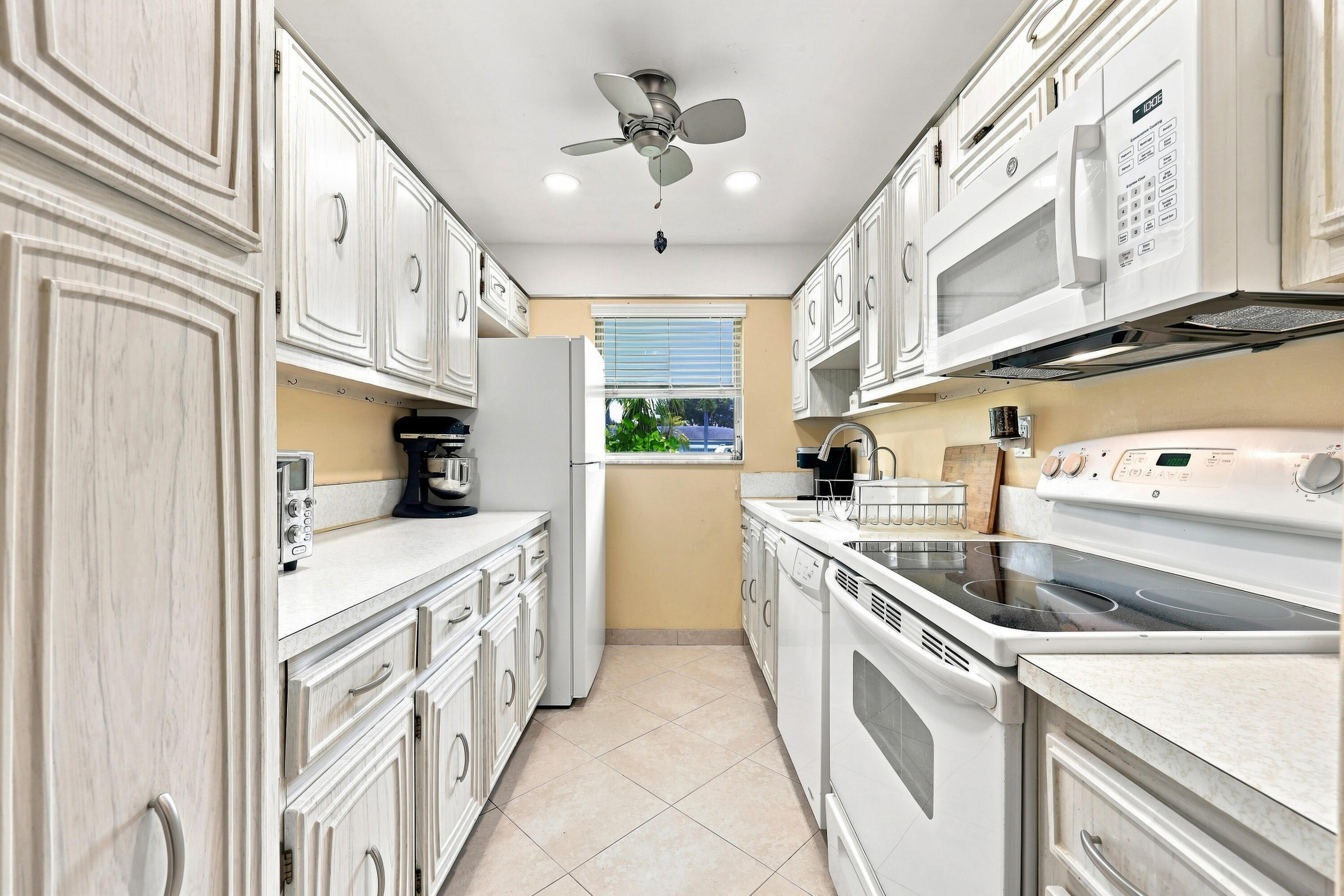 415 High Point Boulevard B Property Photo 11