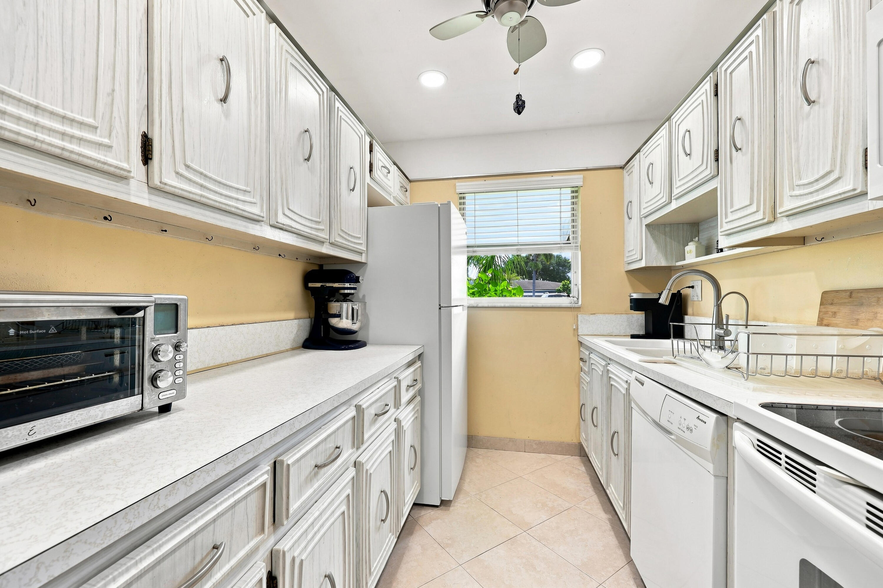 415 High Point Boulevard B Property Photo 12