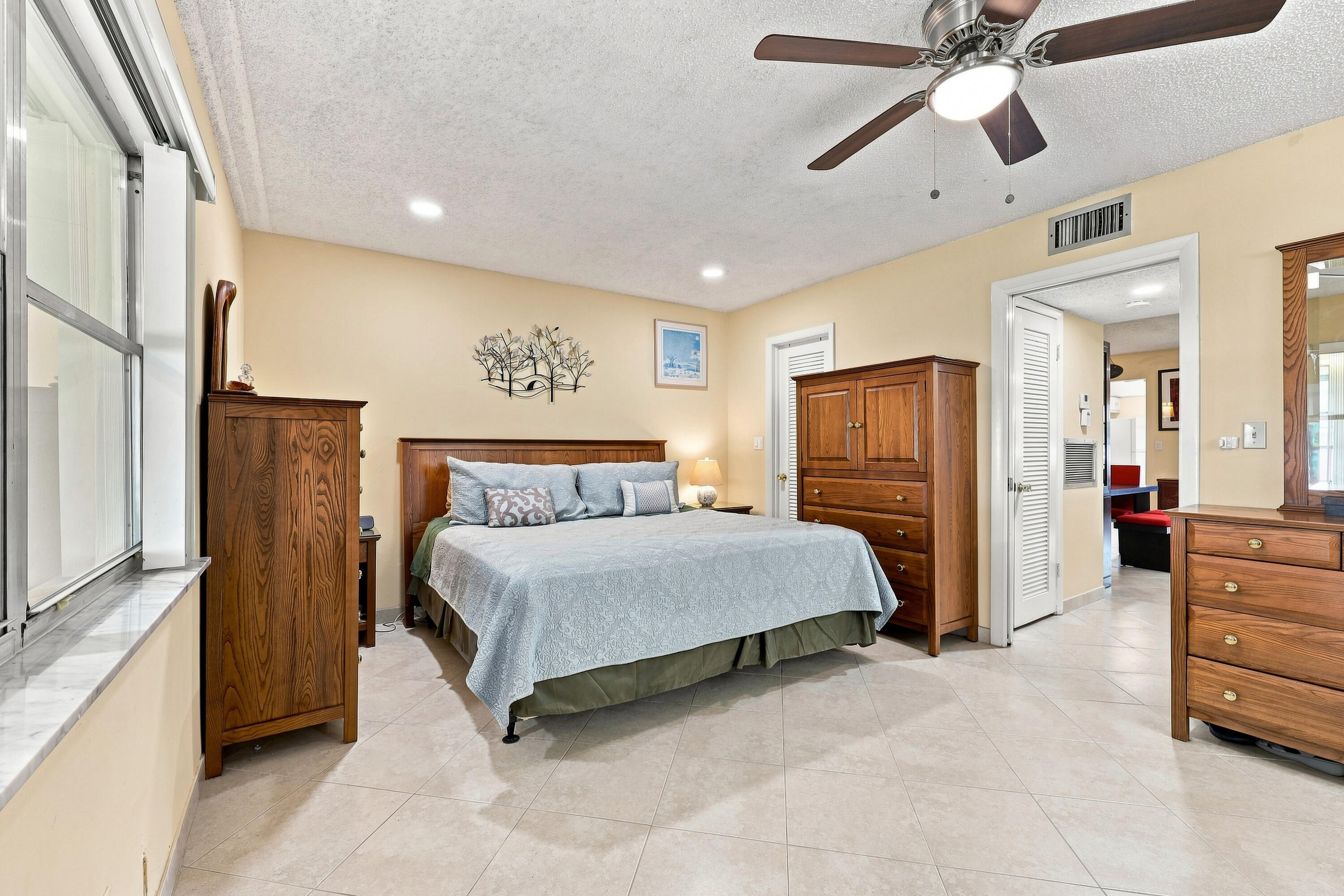 415 High Point Boulevard B Property Photo 16