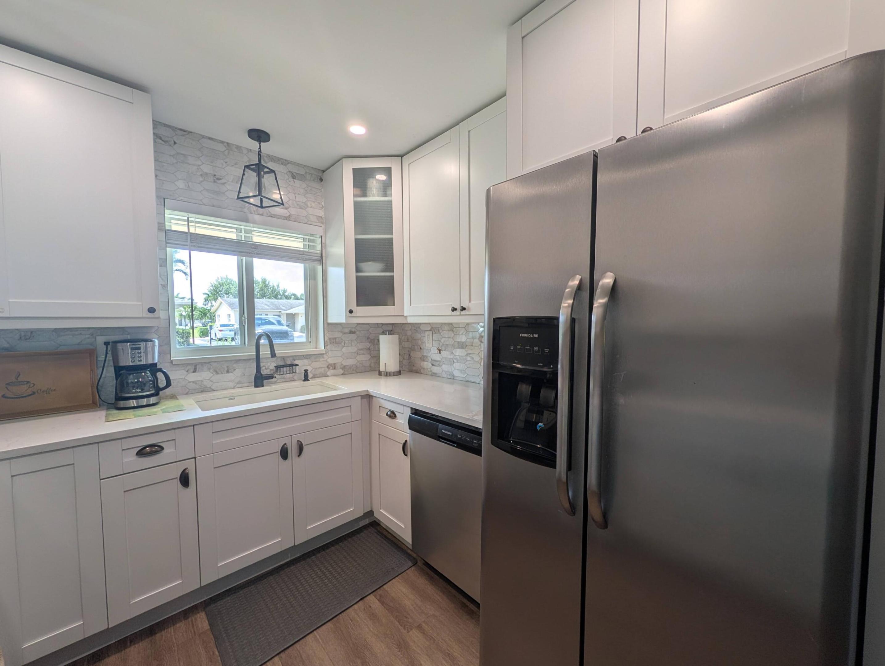2671 Emory Drive E B Property Photo 4
