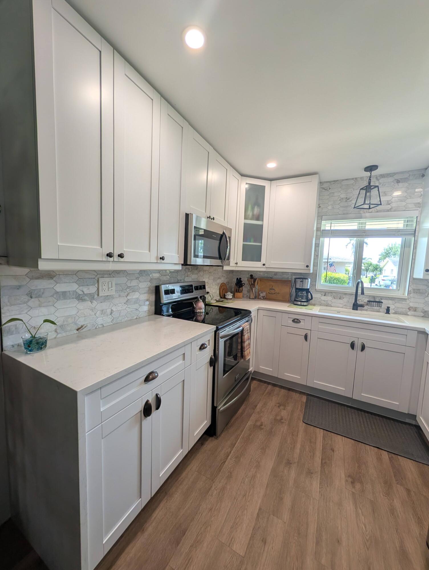 2671 Emory Drive E B Property Photo 6