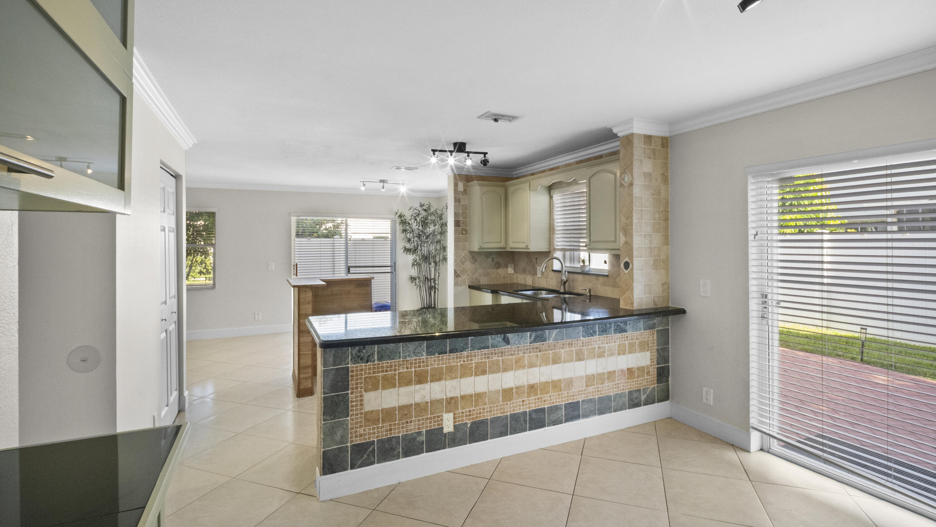 6741 Fern Street Property Photo 9